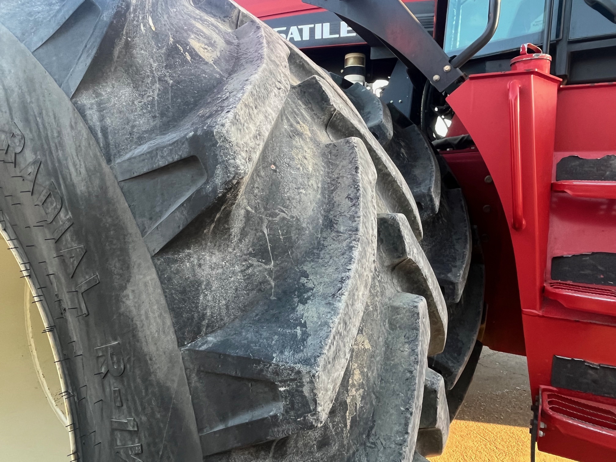 2009 Versatile 435 Tractor