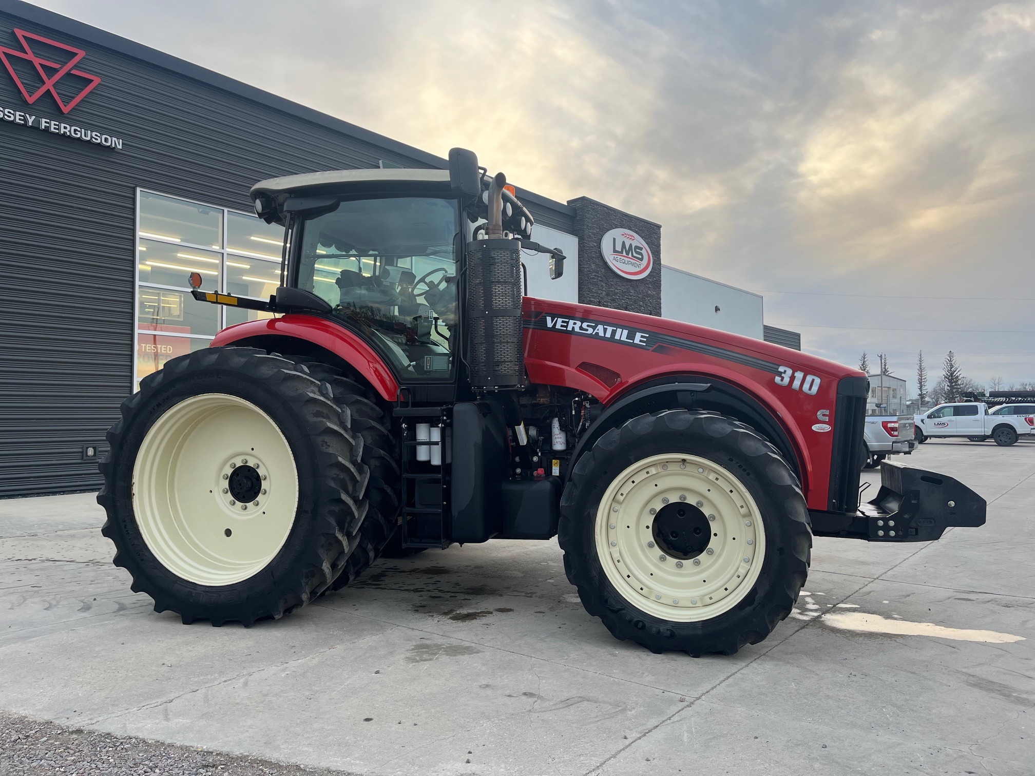 2016 Versatile 310 Tractor