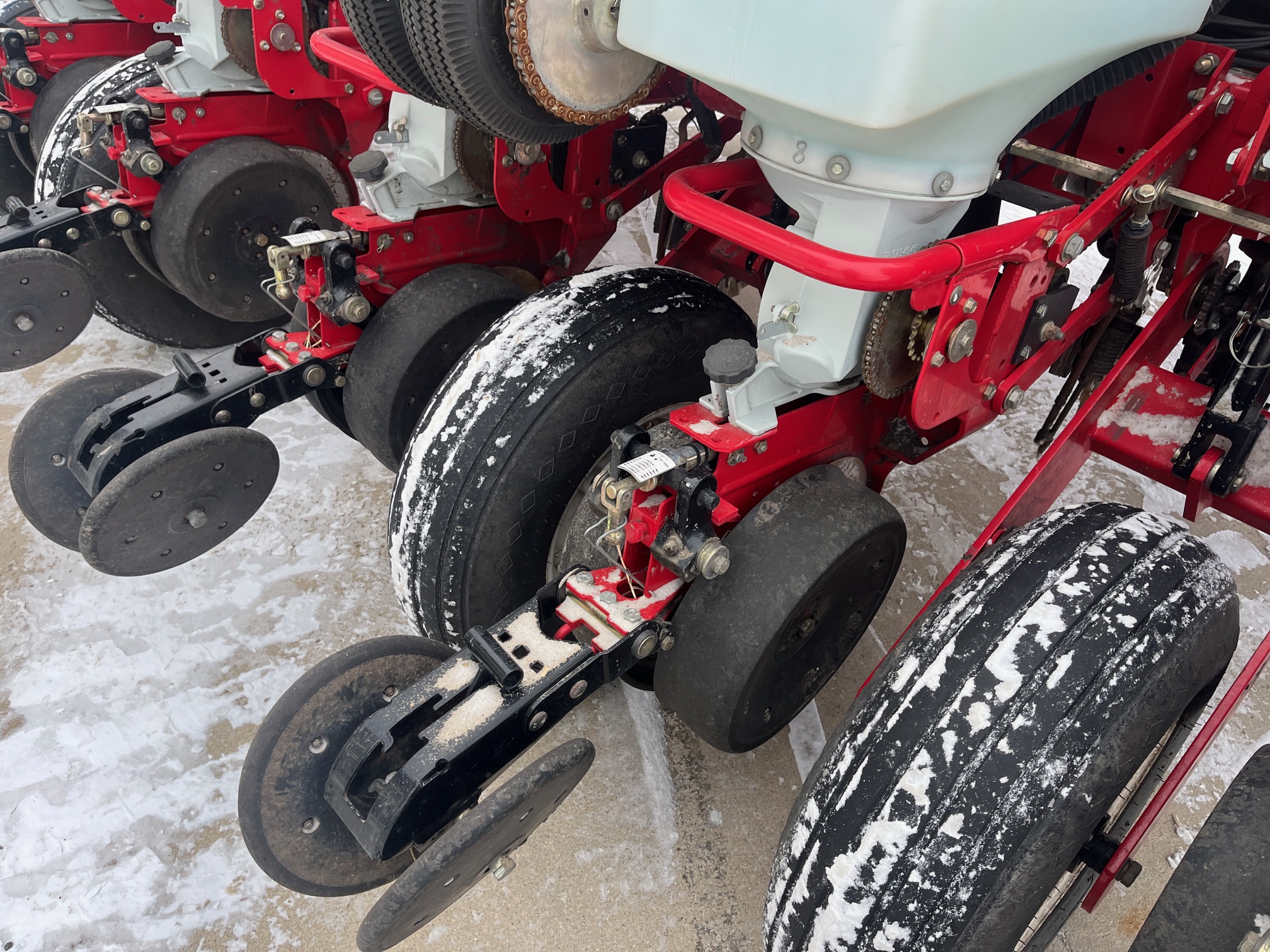 2011 White 8222 Planter