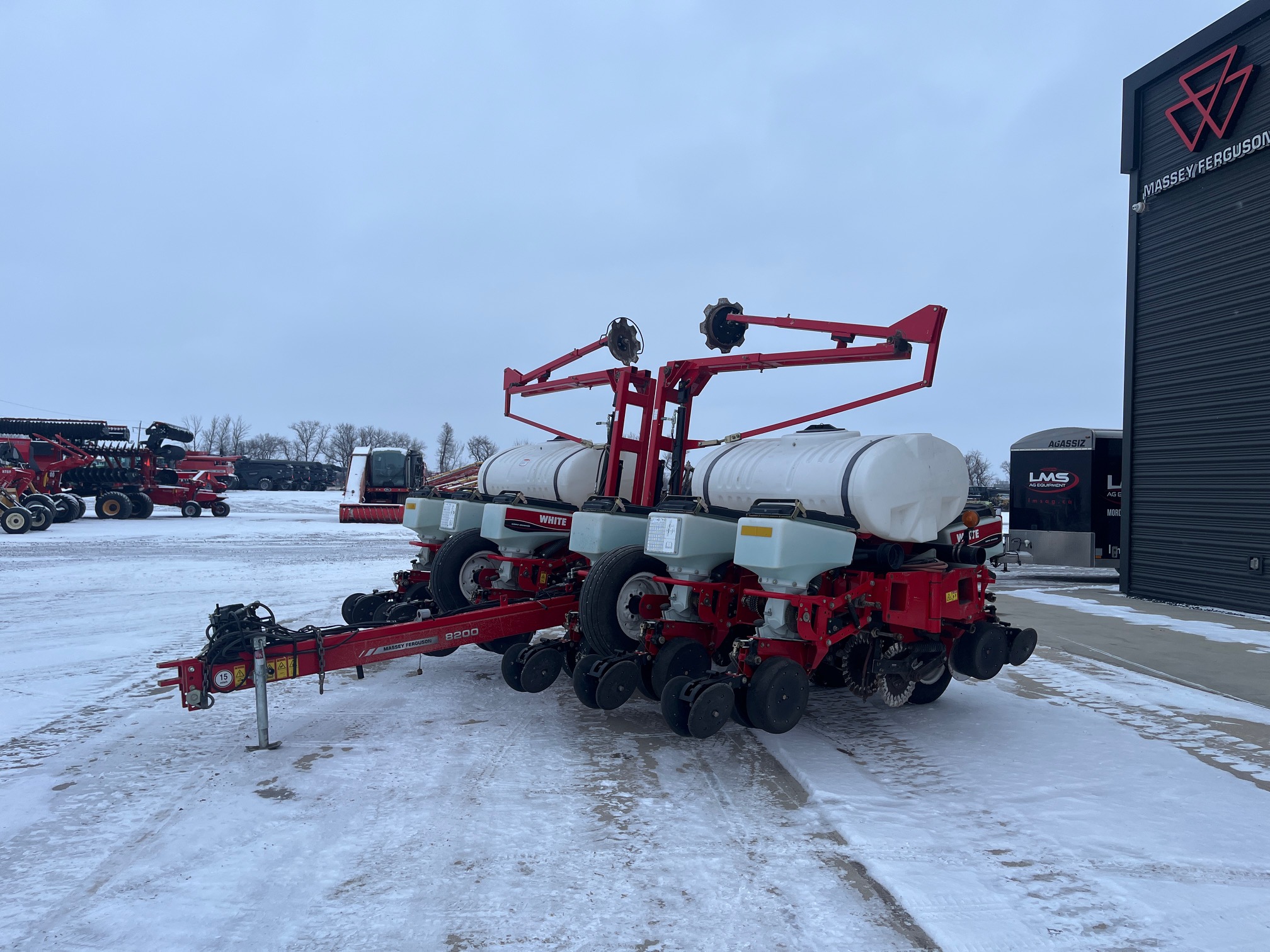 2011 White 8222 Planter