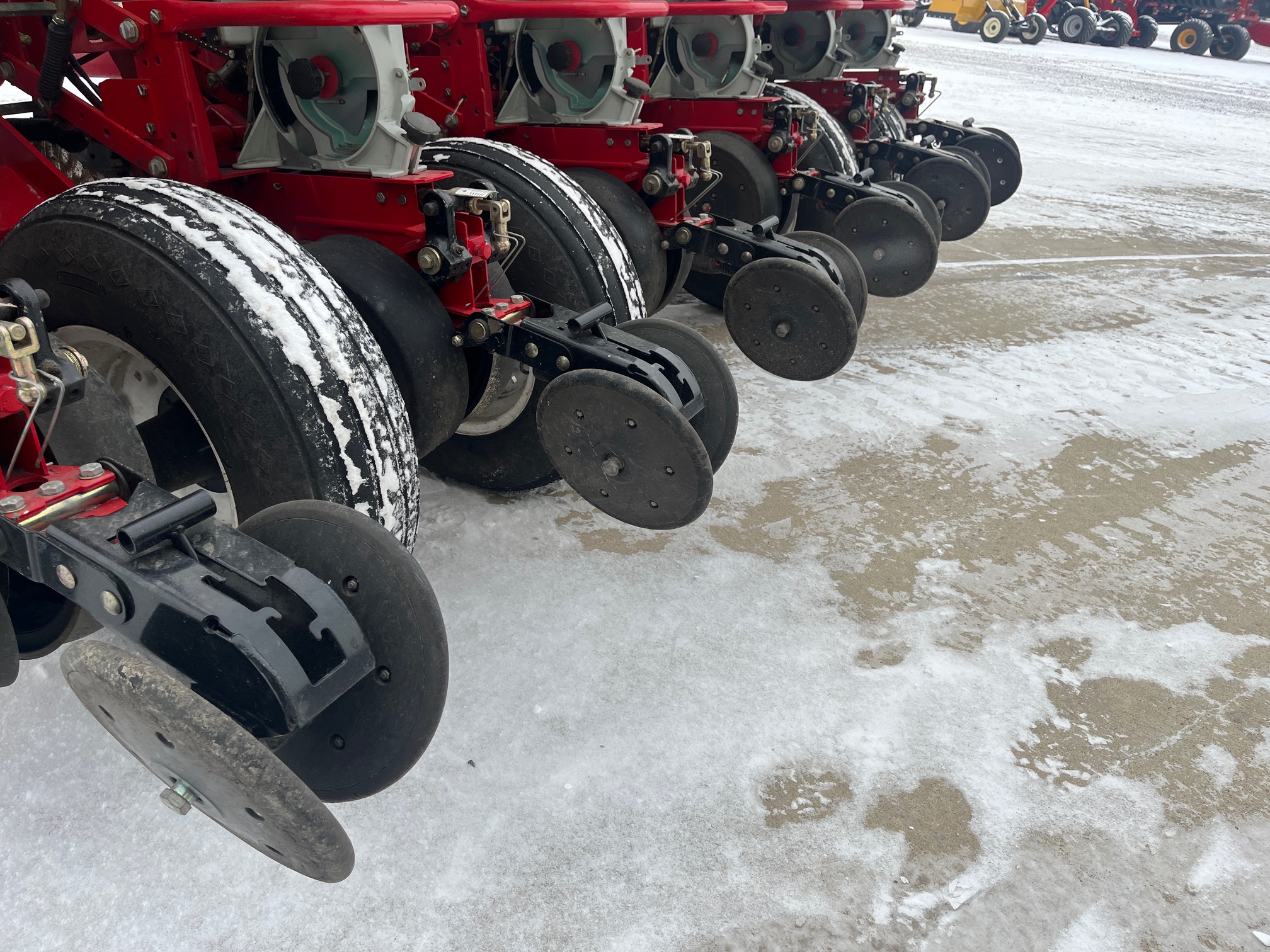 2011 White 8222 Planter