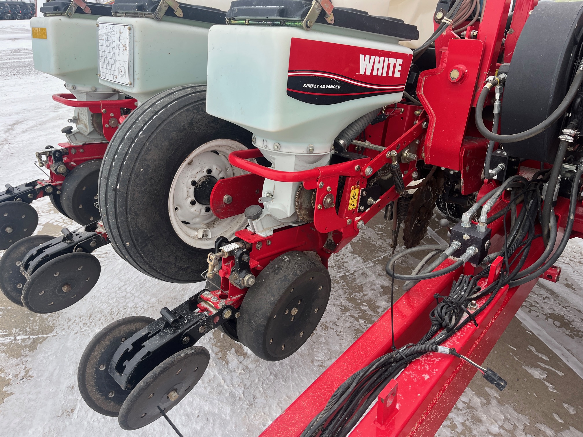 2011 White 8222 Planter