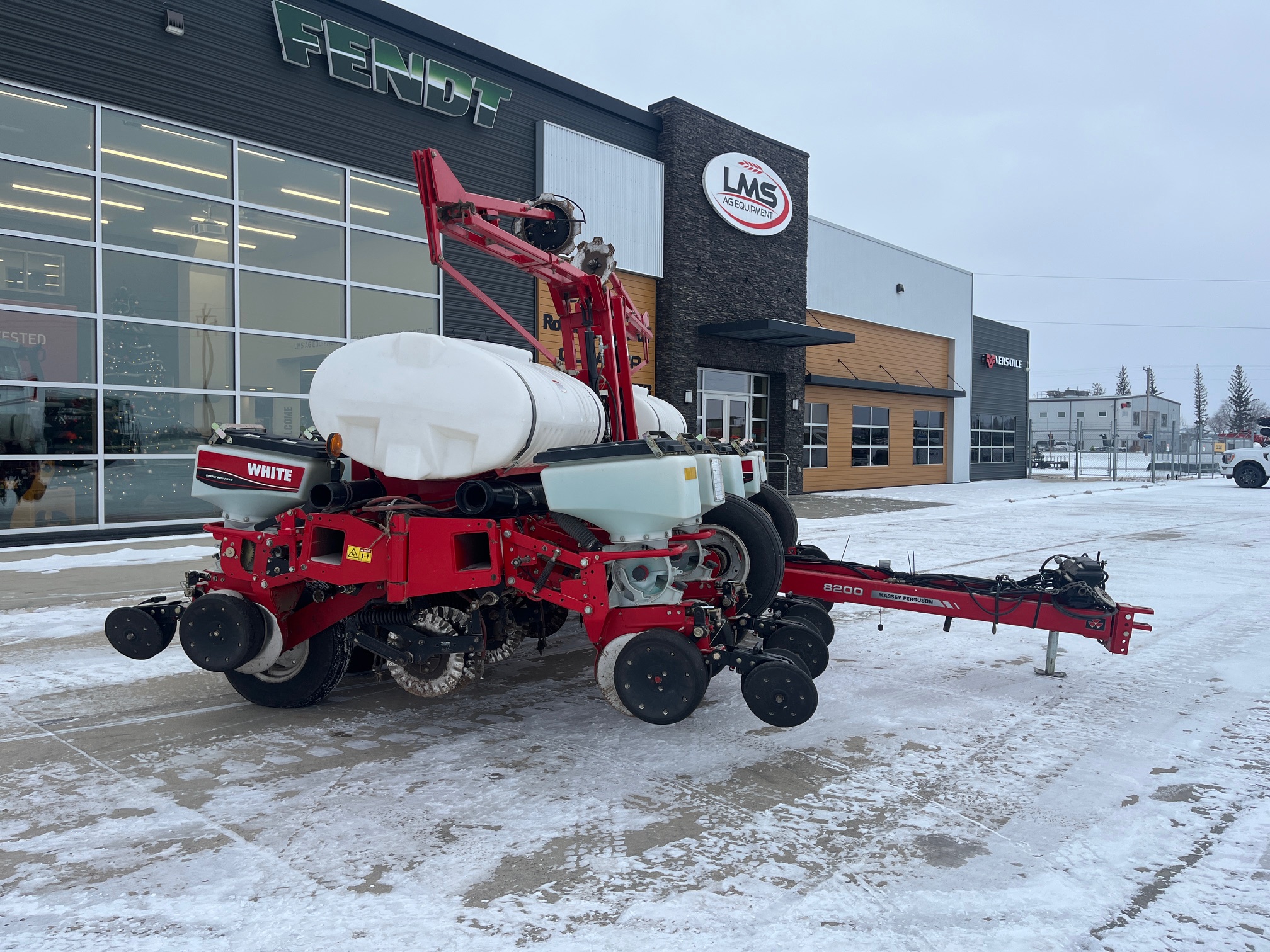 2011 White 8222 Planter