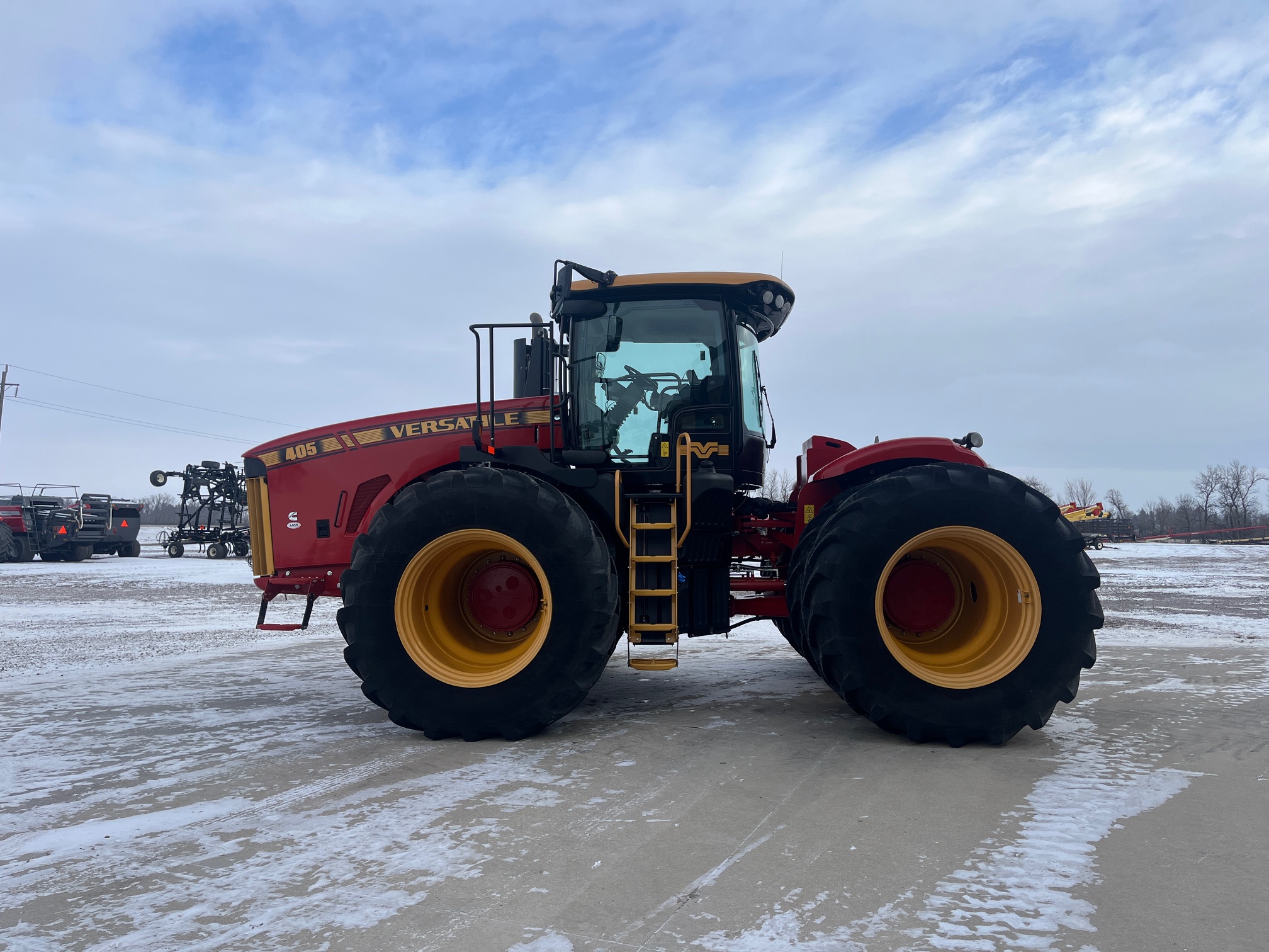 2011 Versatile 405 Tractor