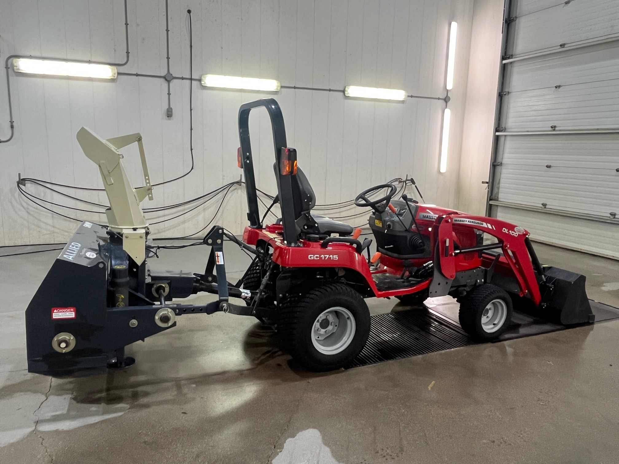 2012 Massey Ferguson GC1715 Tractor