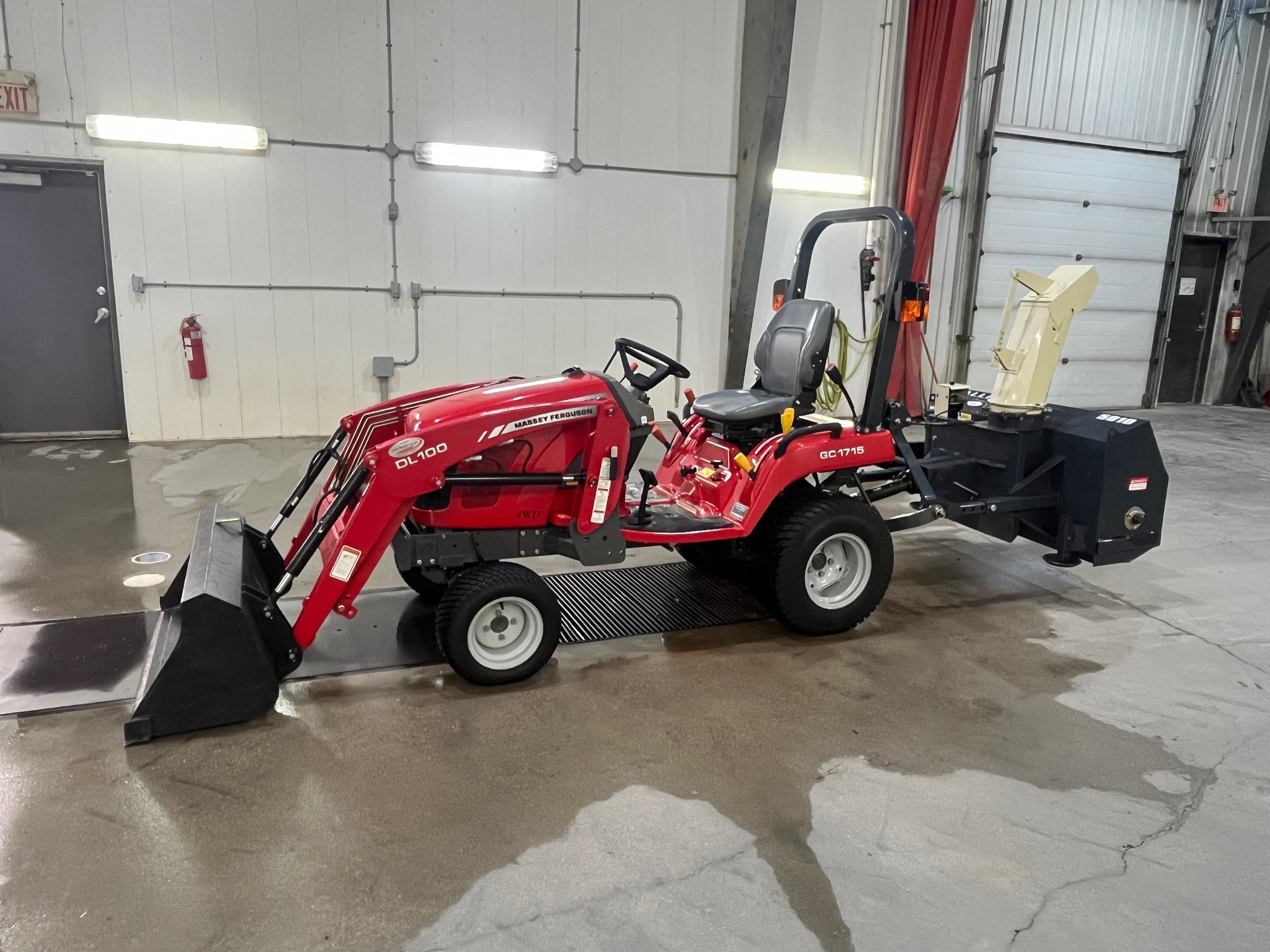 2012 Massey Ferguson GC1715 Tractor