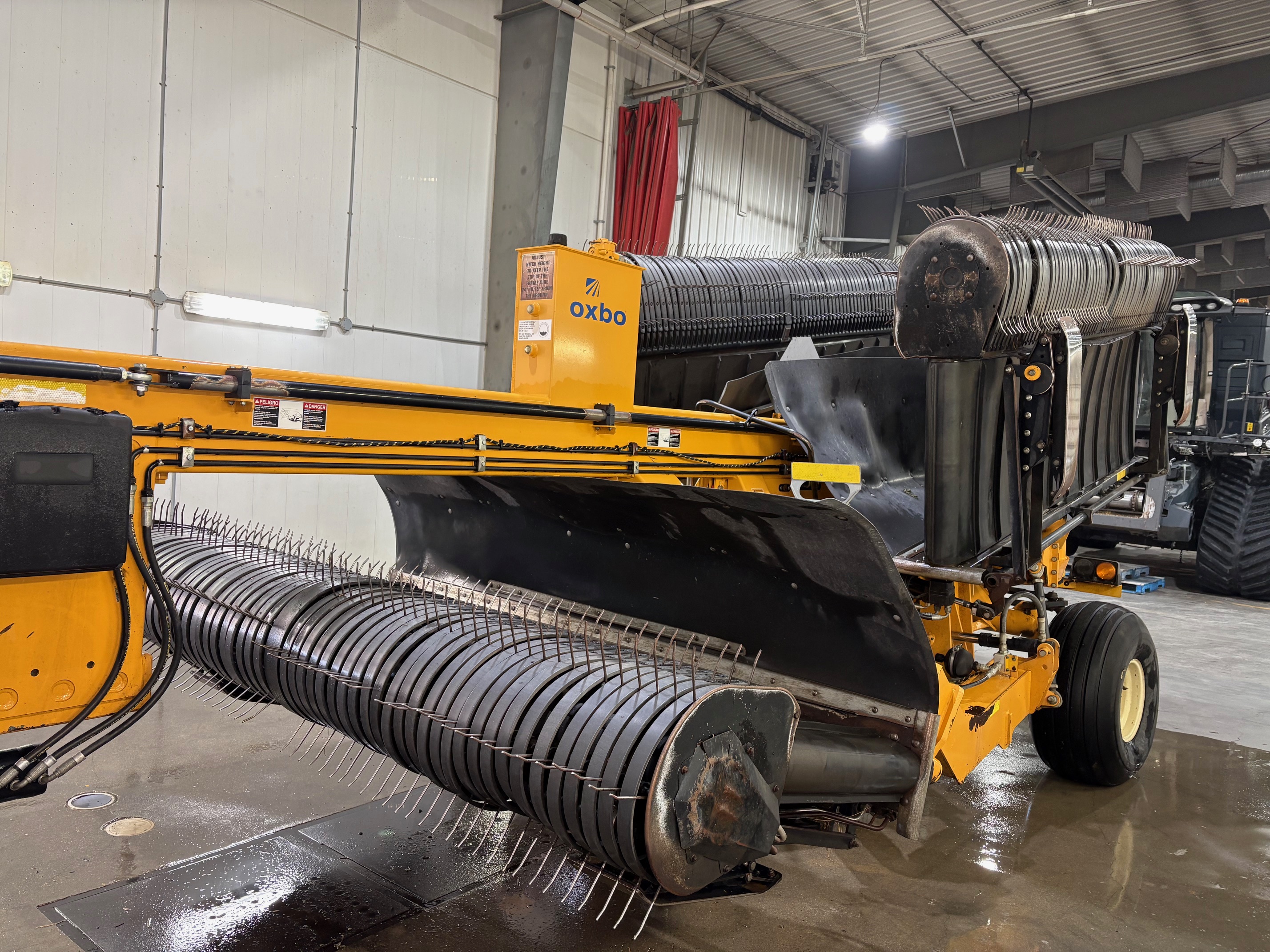 2012 Oxbo 2334 Hay Merger