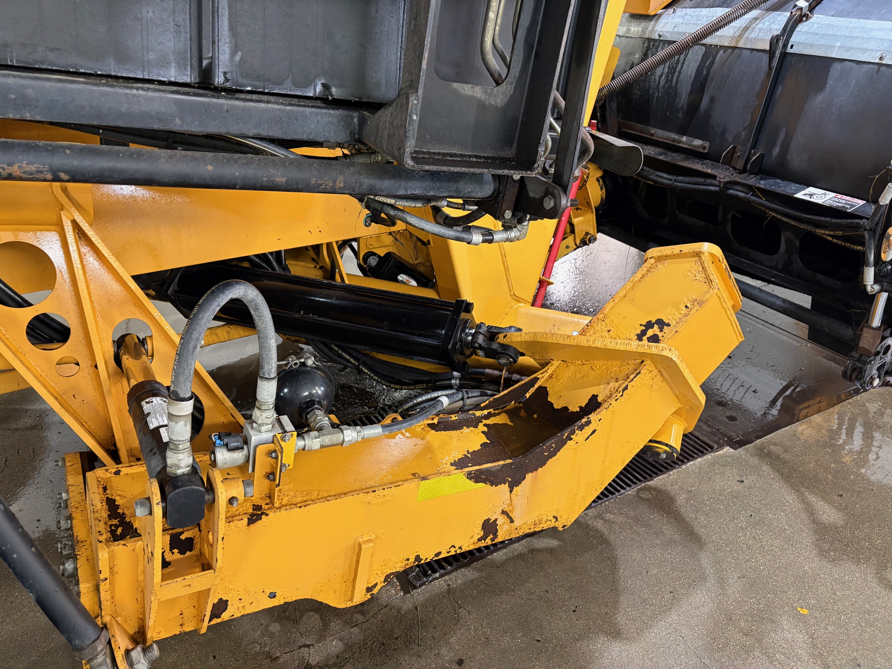 2012 Oxbo 2334 Hay Merger