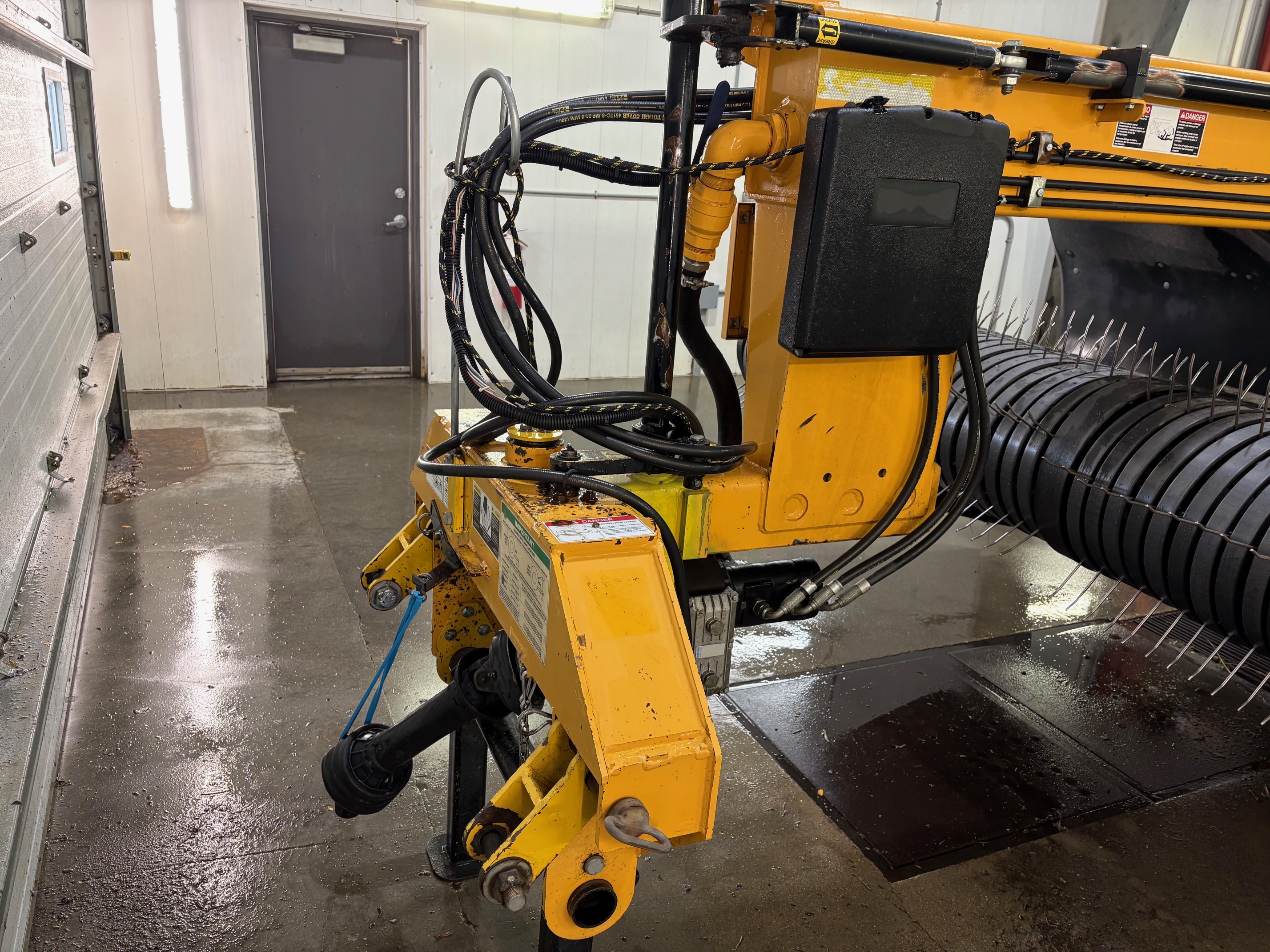 2012 Oxbo 2334 Hay Merger