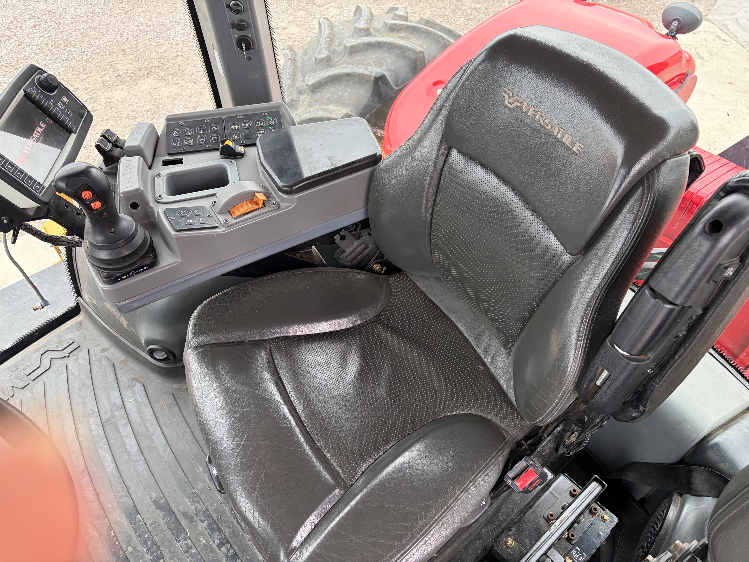 2017 Versatile 400 Tractor