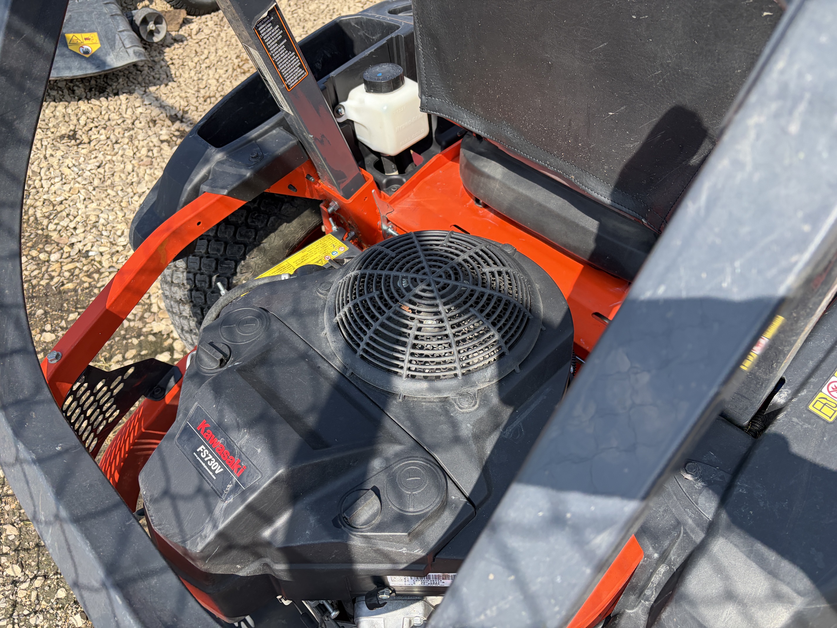2023 Kubota Z422KW Mower/Zero Turn