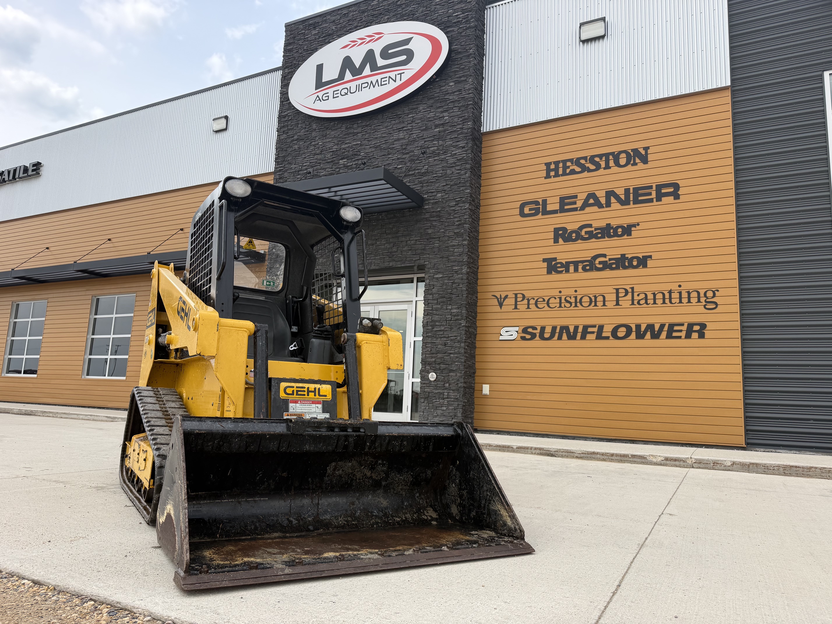 2024 Gehl RT105 Skid Steer/Excavator