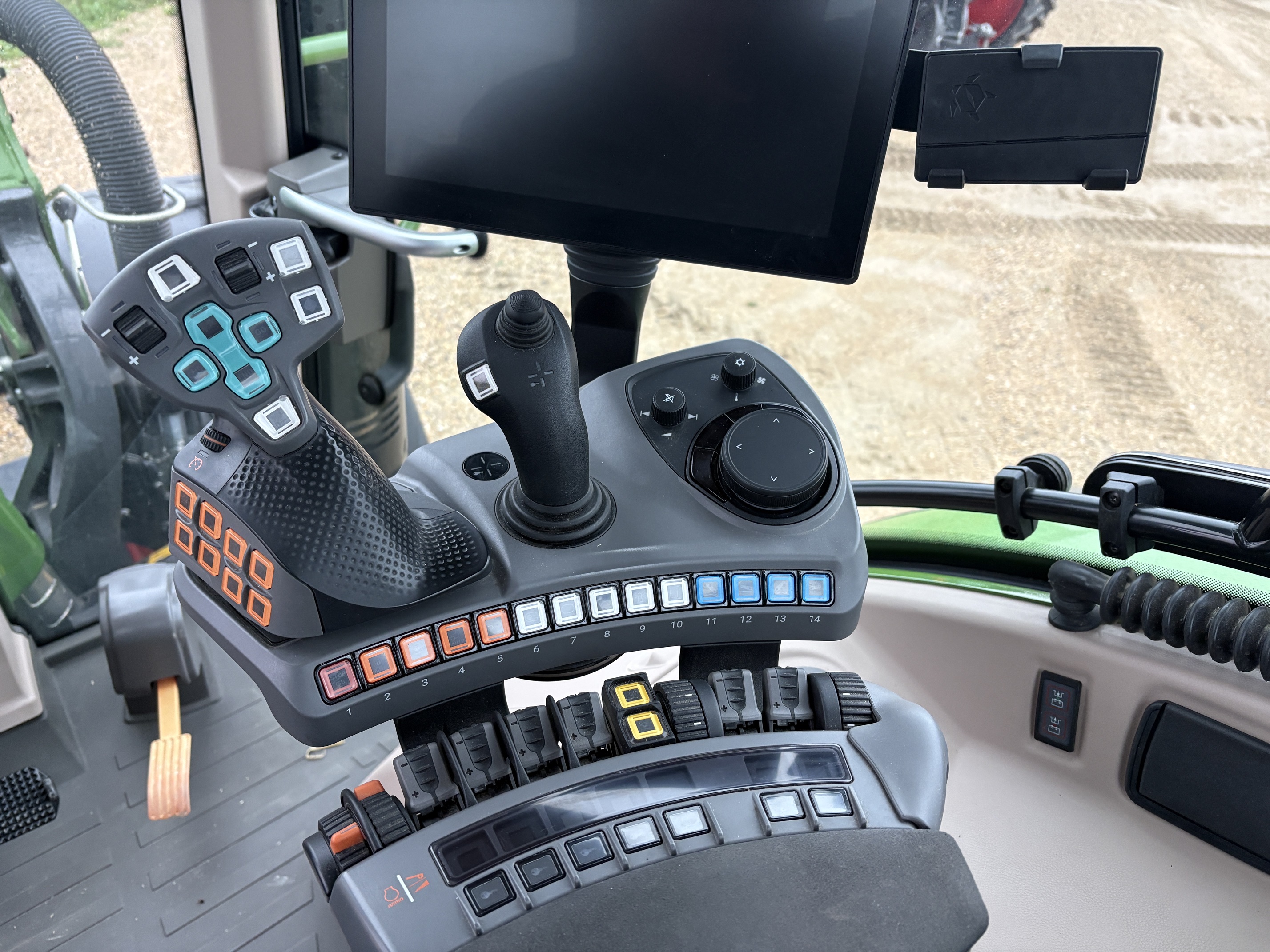 2023 Fendt 724 Gen6 Tractor
