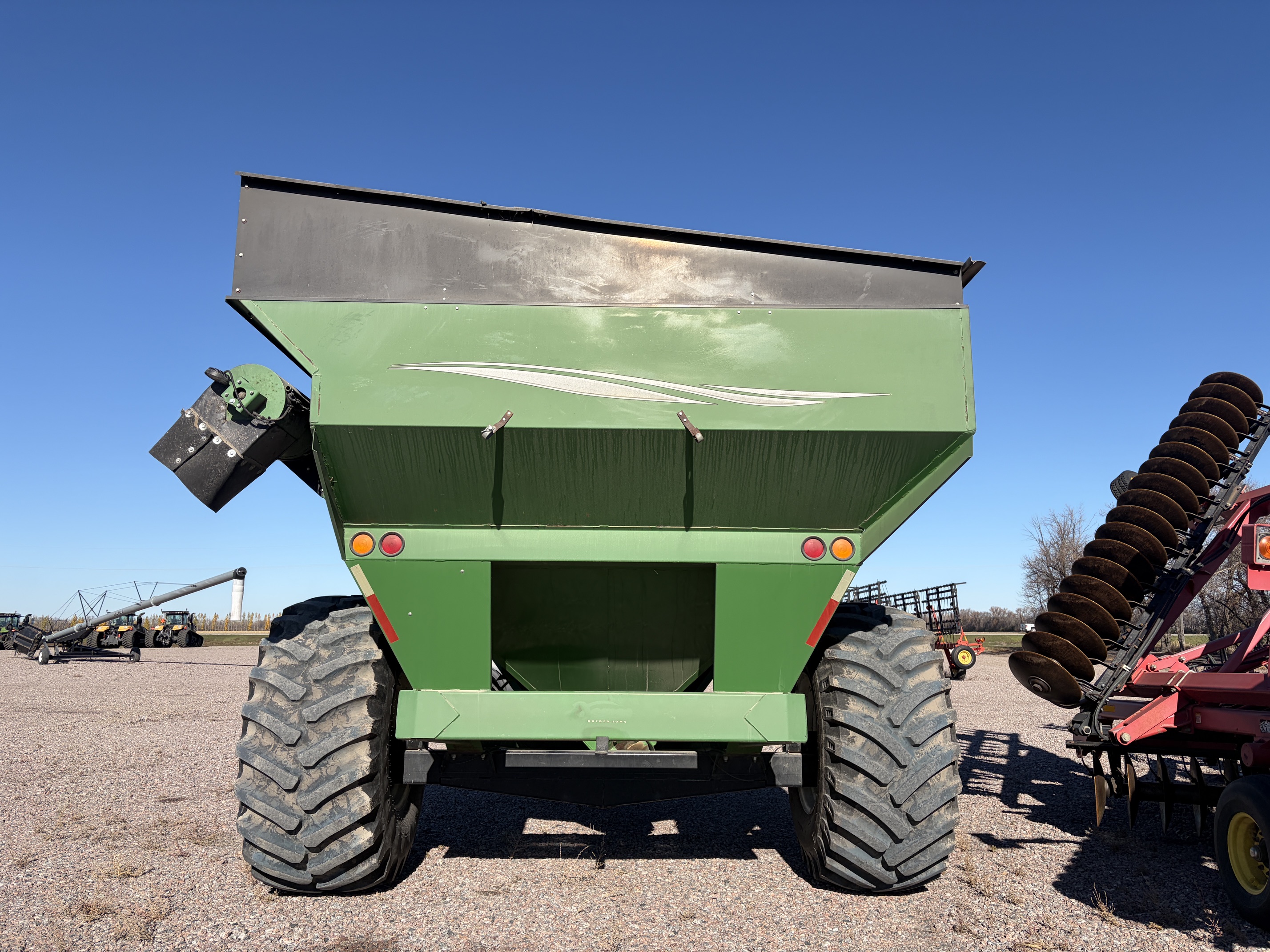 2004 Demco 750 Grain Cart
