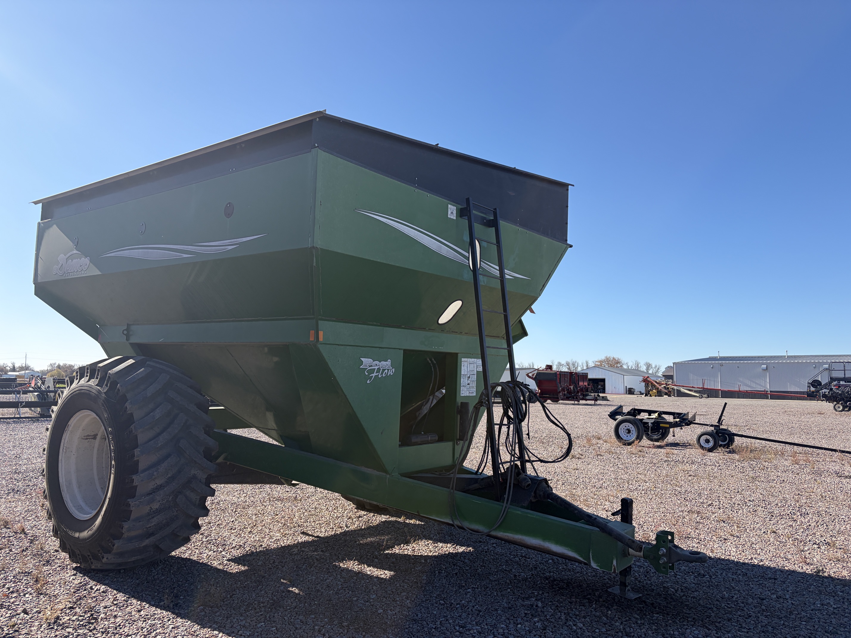2004 Demco 750 Grain Cart