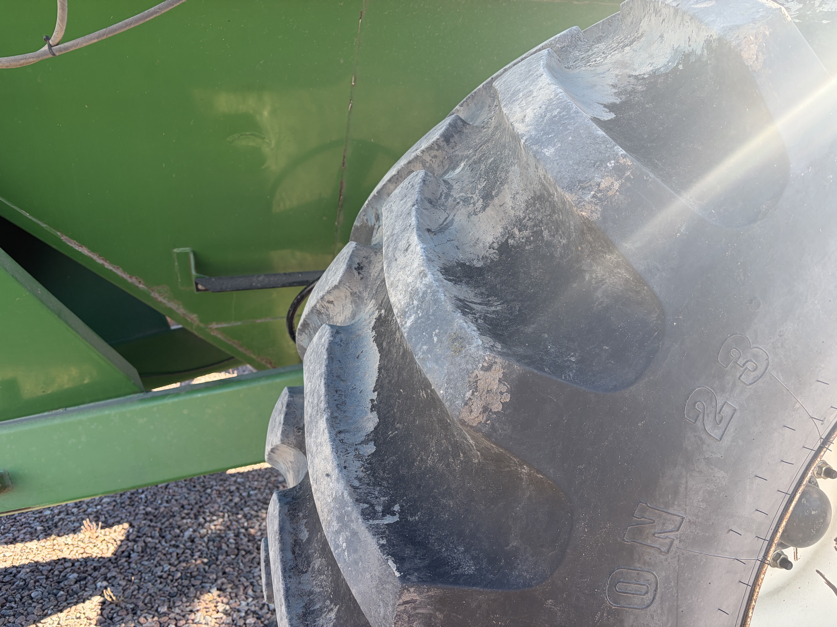 2004 Demco 750 Grain Cart