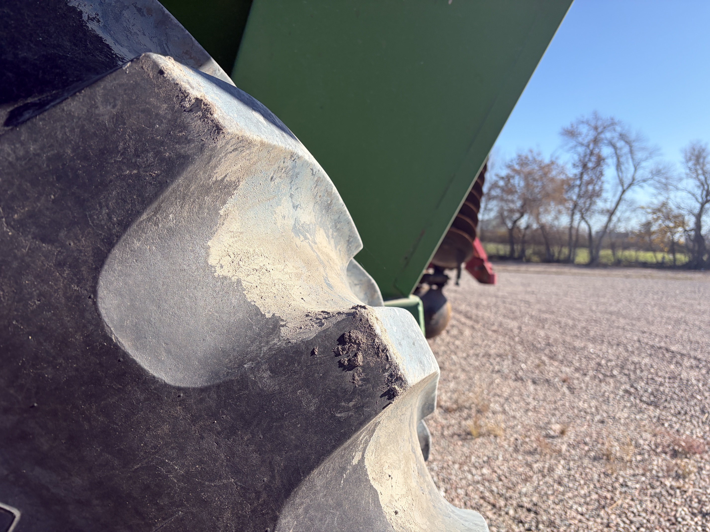 2004 Demco 750 Grain Cart