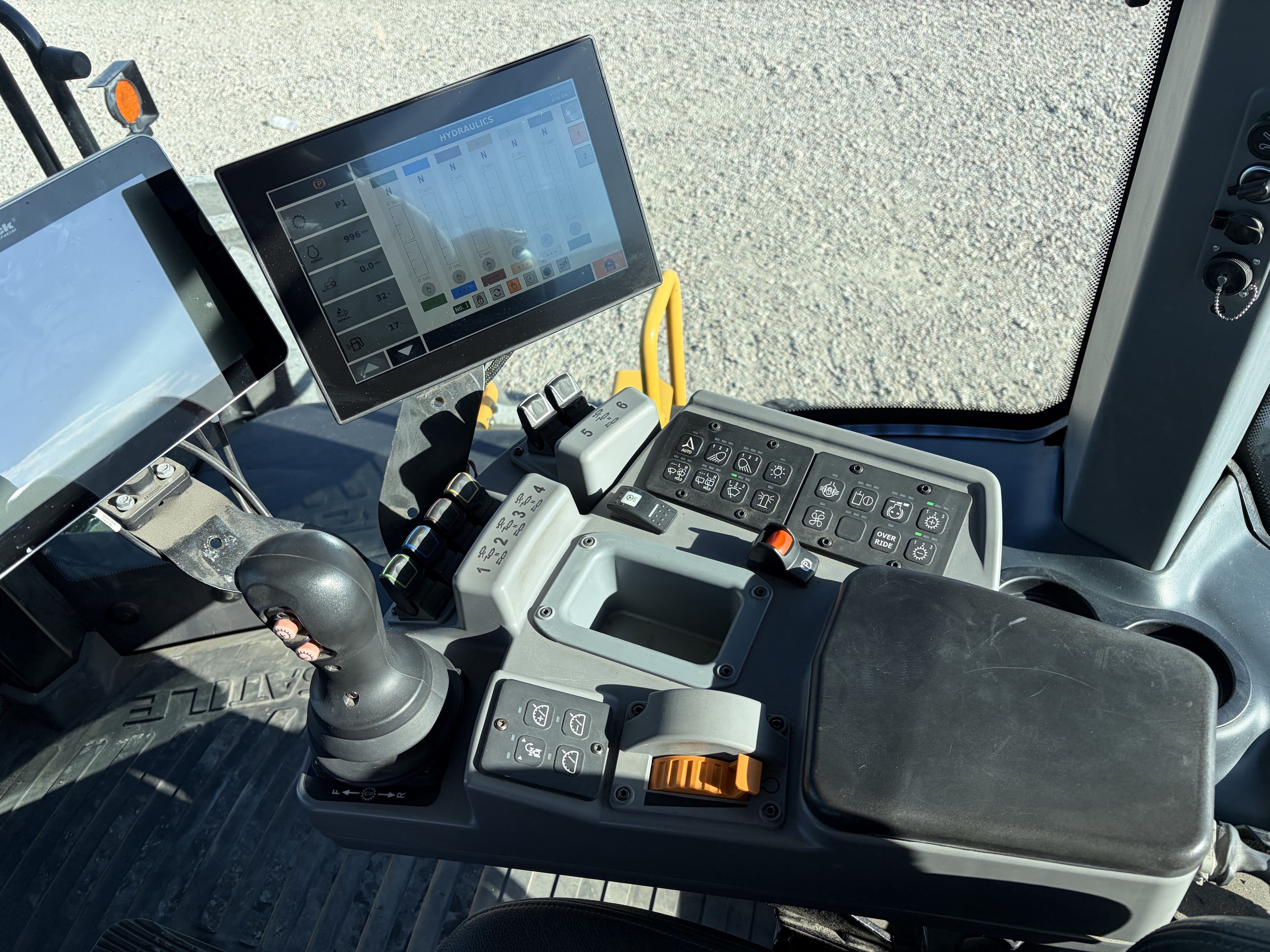 2022 Versatile 530 Tractor