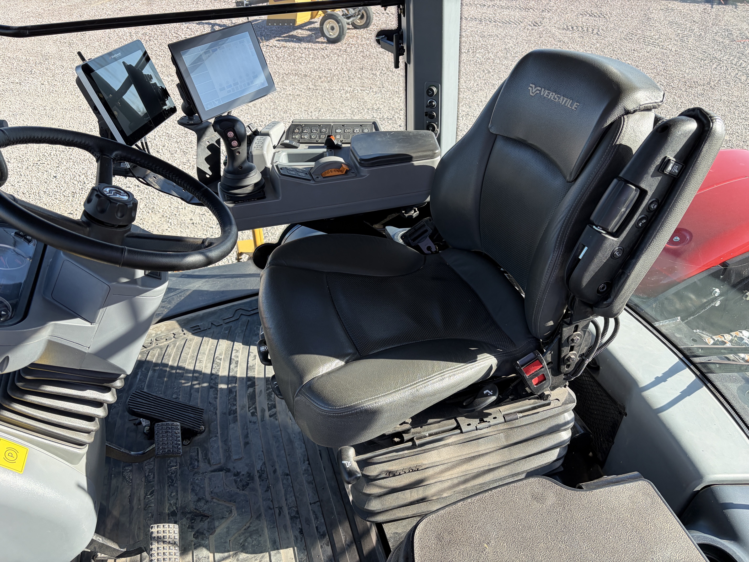 2022 Versatile 530 Tractor