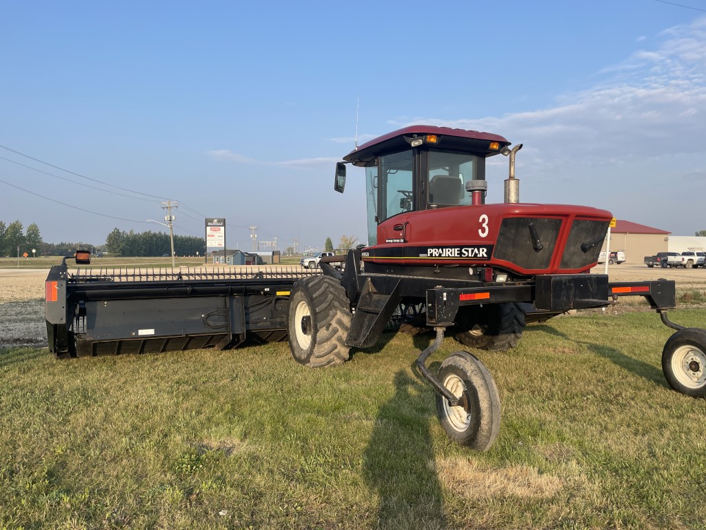 2005 Prairie Star 4952I Windrower