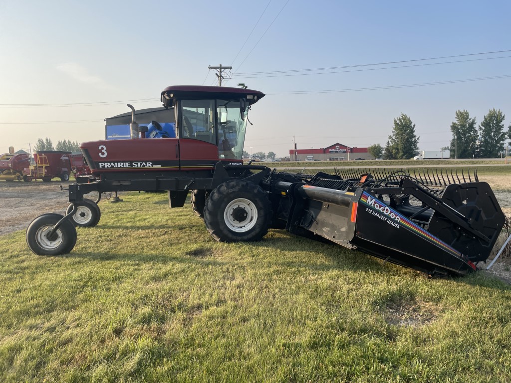 2005 Prairie Star 4952I Windrower