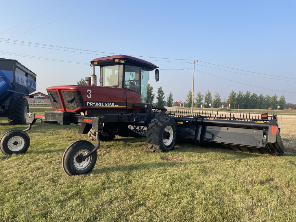 2005 Prairie Star 4952I Windrower