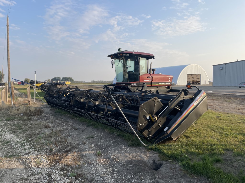 2005 Prairie Star 4952I Windrower