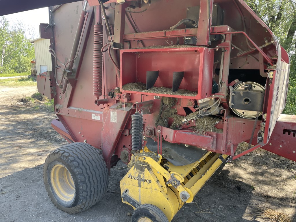 2013 New Holland BR7090 Baler/Round