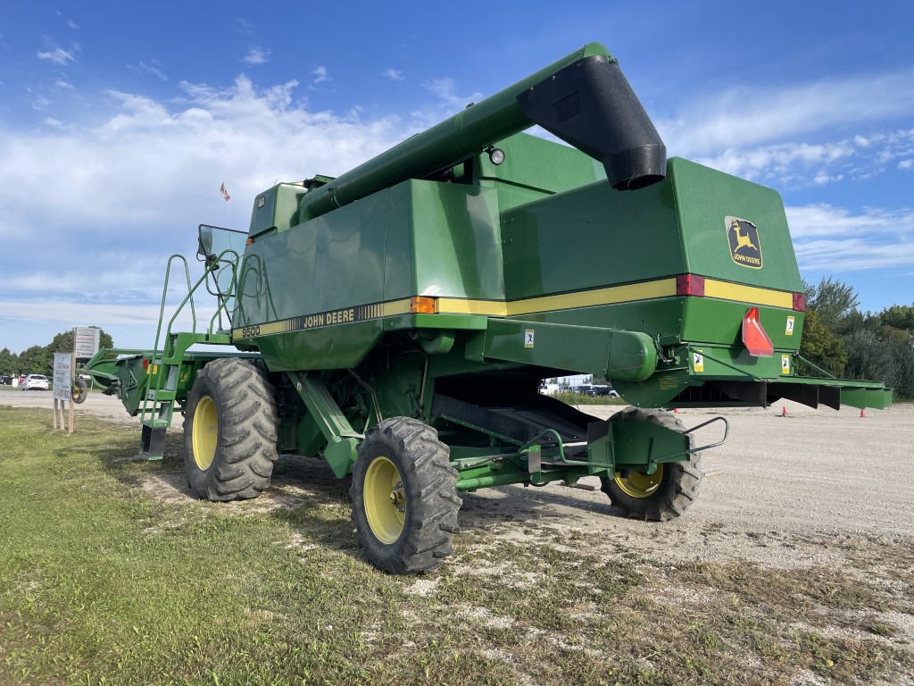 1990 John Deere 9500 Combine