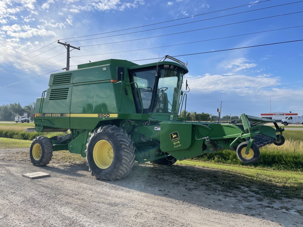 1990 John Deere 9500 Combine