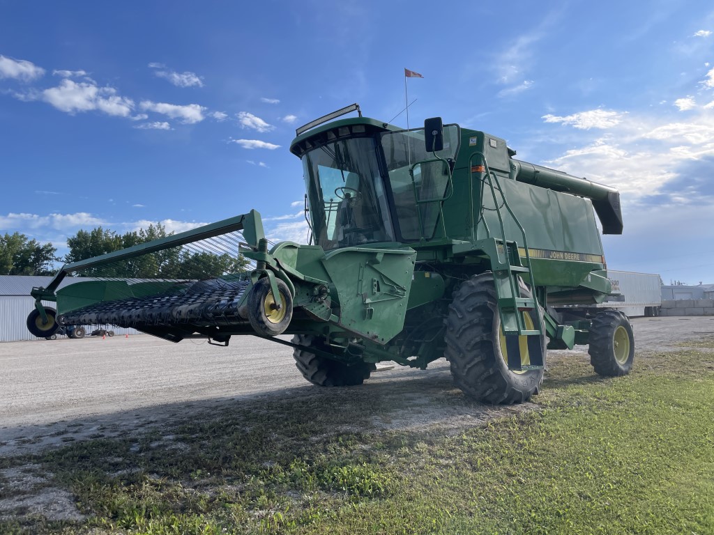 1990 John Deere 9500 Combine