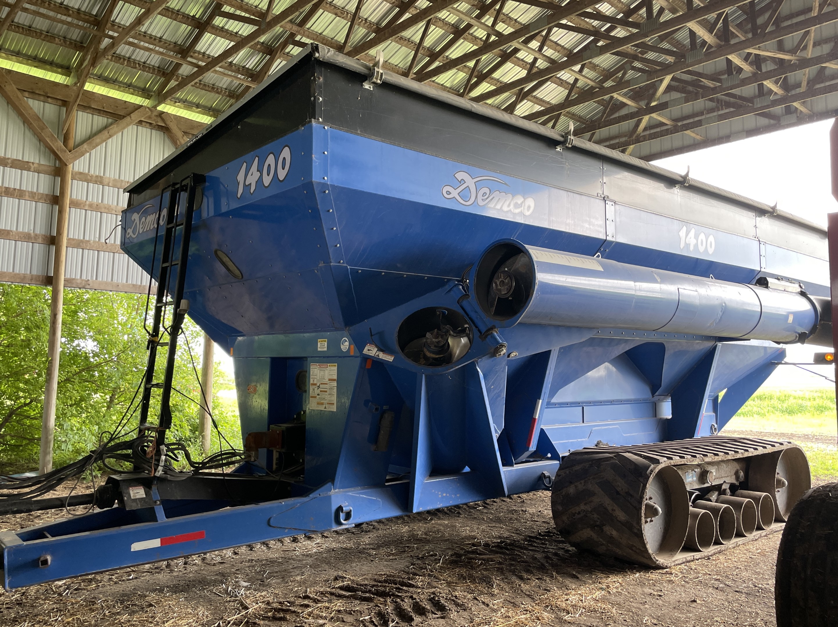 2014 Demco 1400 Grain Cart