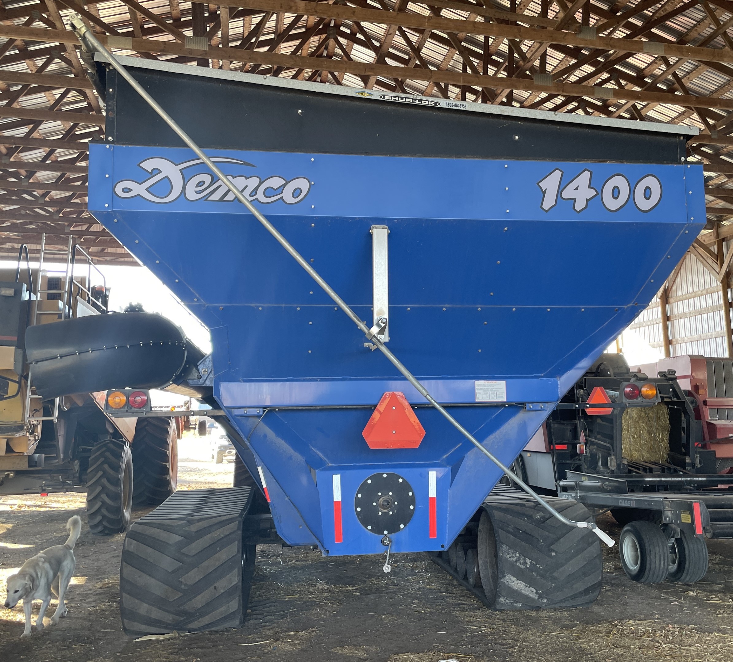 2014 Demco 1400 Grain Cart