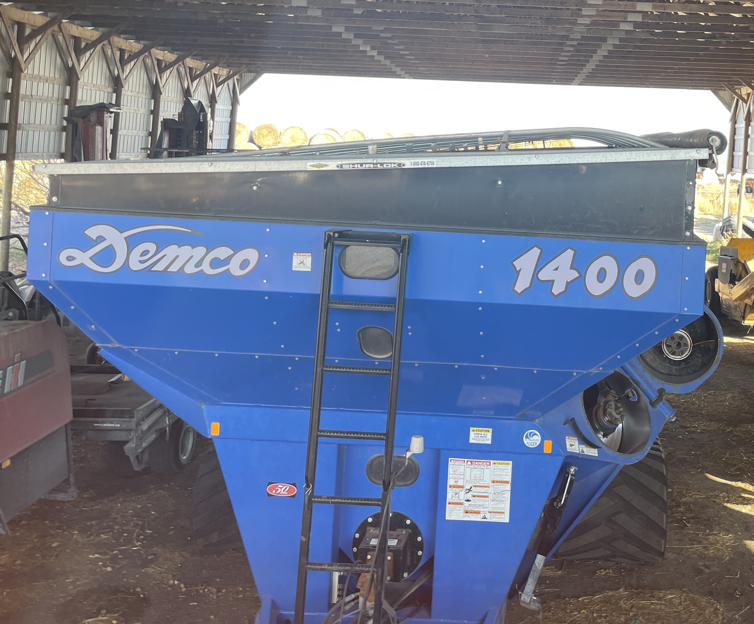 2014 Demco 1400 Grain Cart