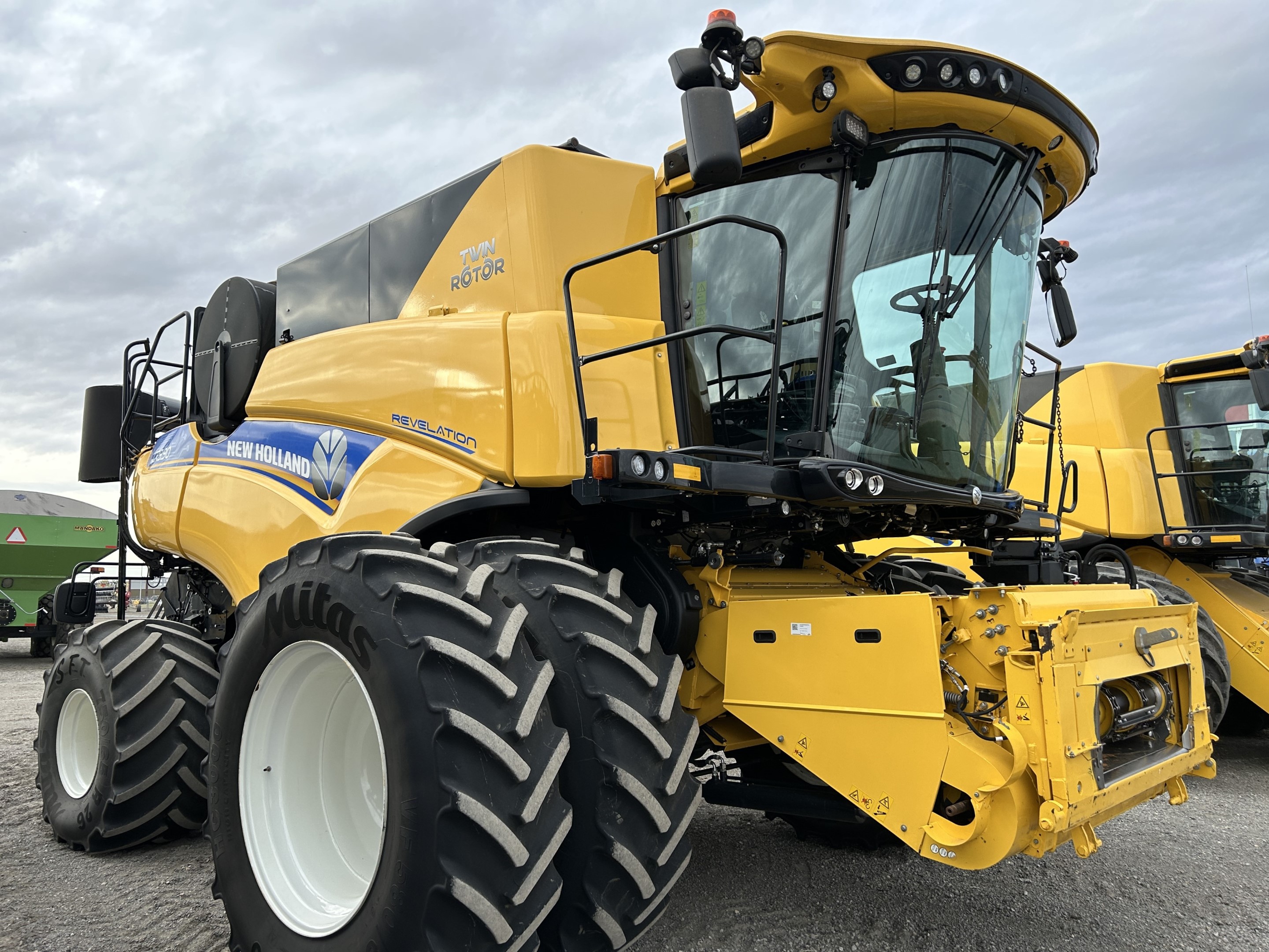 2023 New Holland CR9.90Z Combine