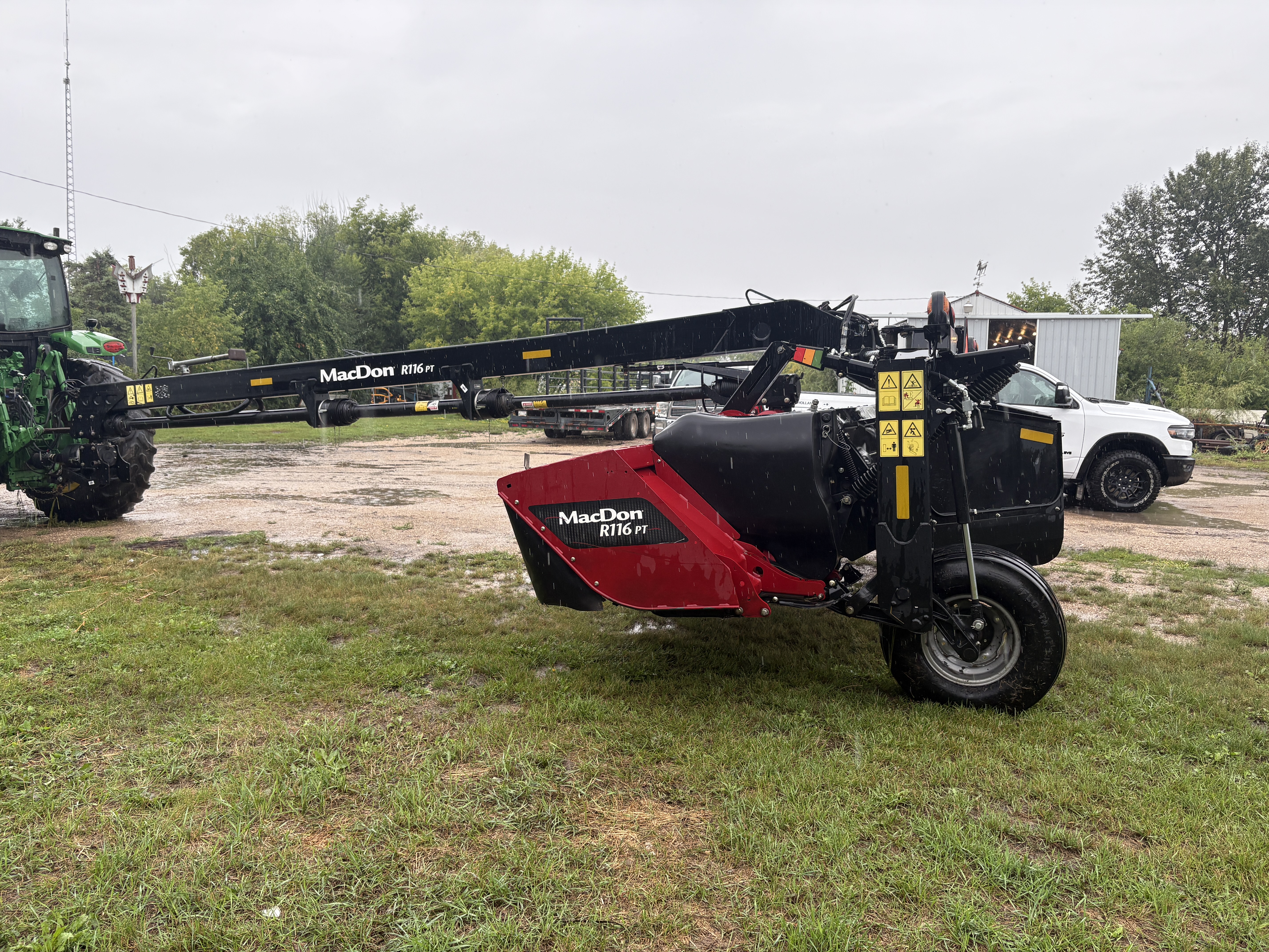 2017 MacDon R116 Mower Conditioner/Disc