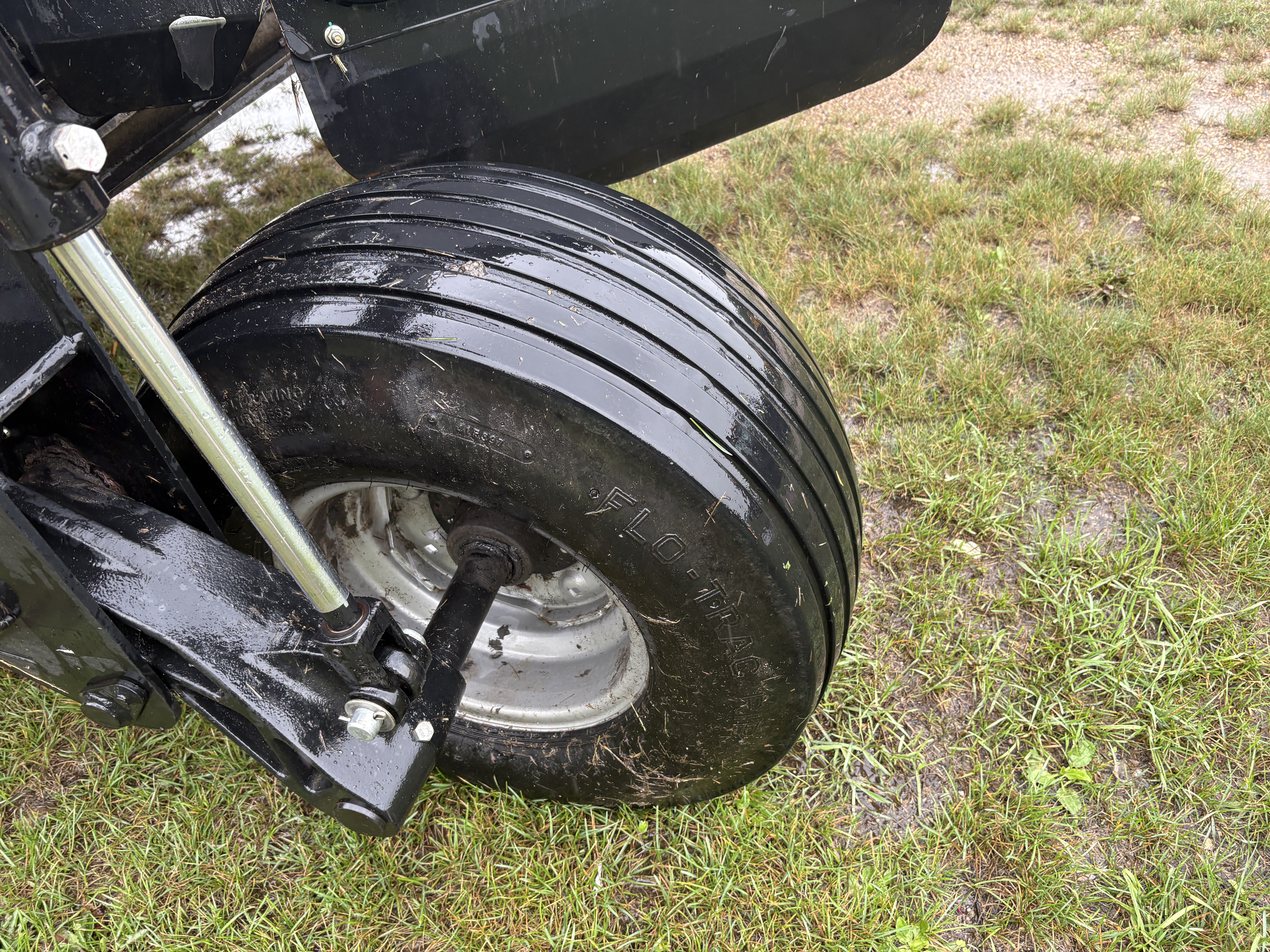 2017 MacDon R116 Mower Conditioner/Disc