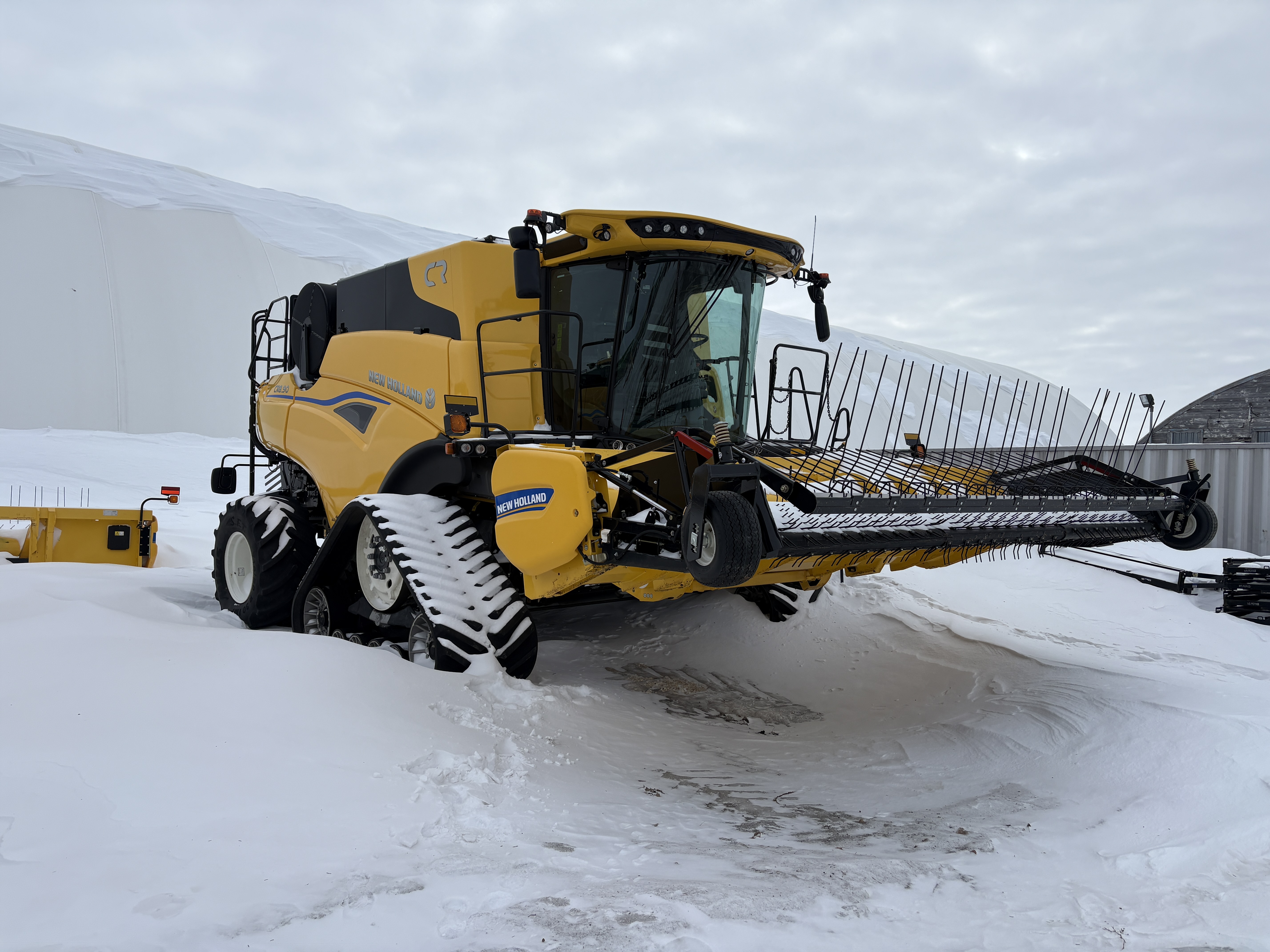 2024 New Holland CR8.90Z Combine