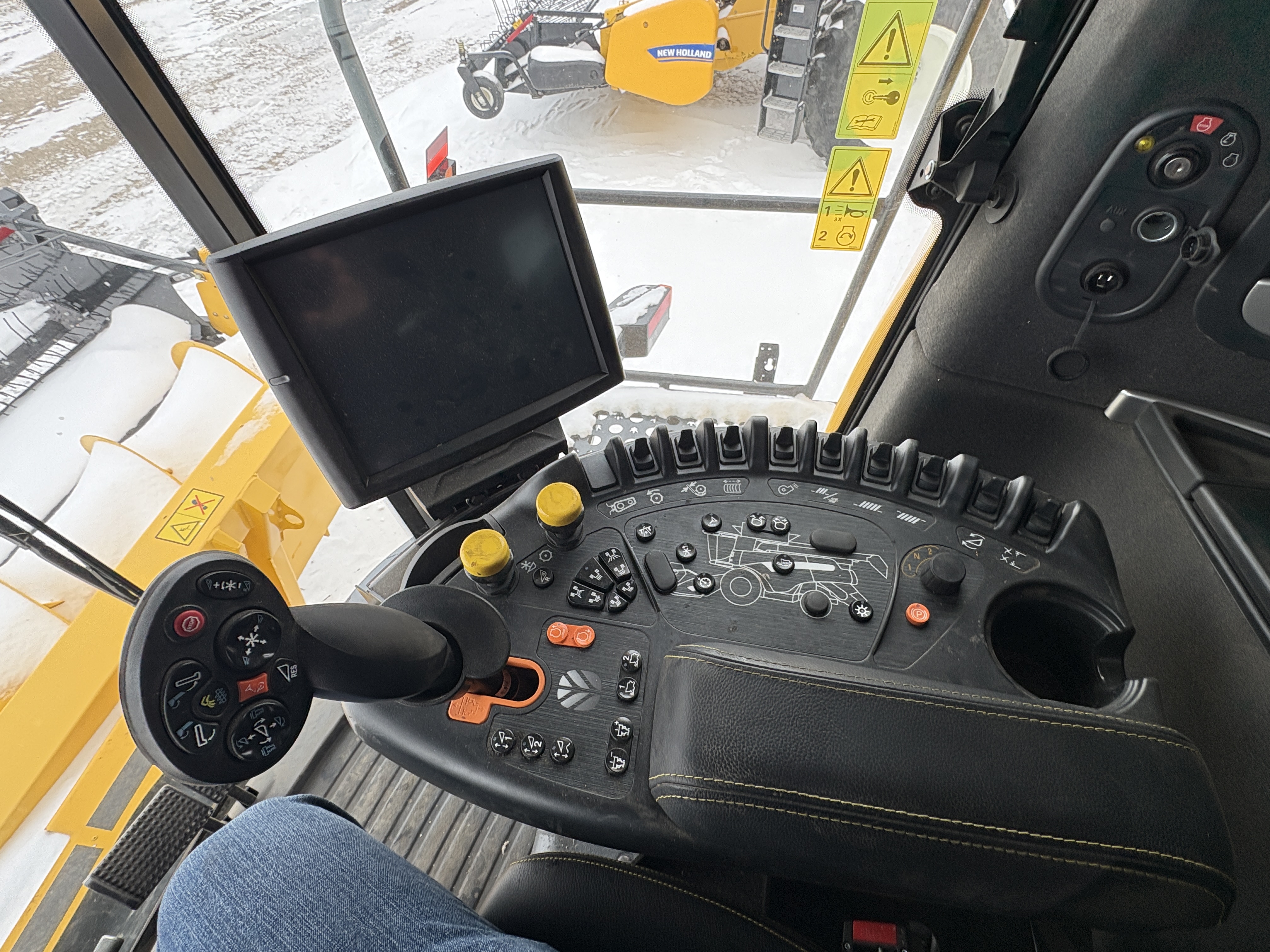 2024 New Holland CR8.90Z Combine