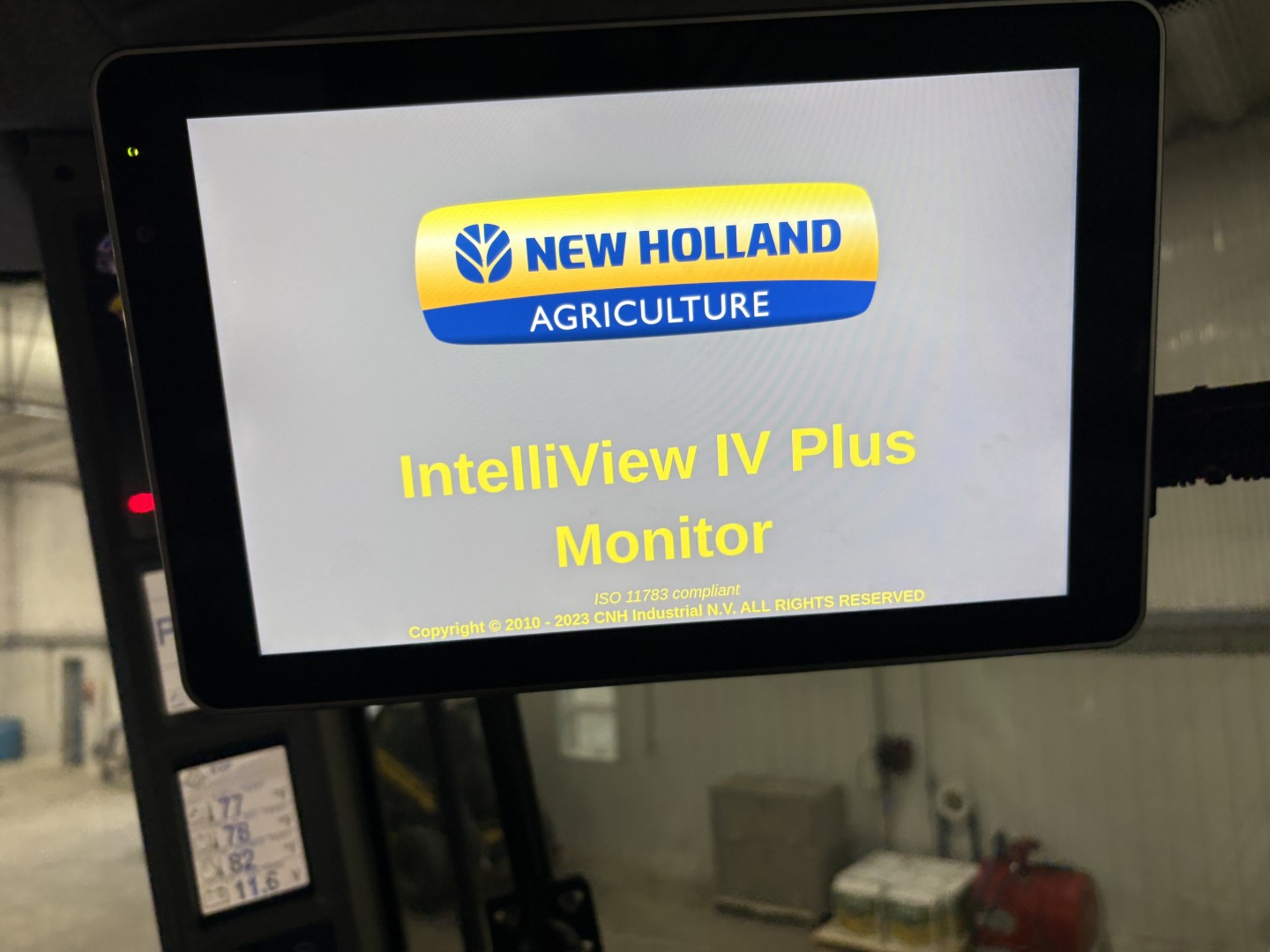 2017 New Holland T9.645 Tractor Rubber Track