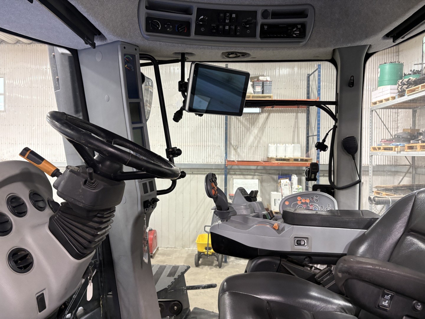 2017 New Holland T9.645 Tractor Rubber Track