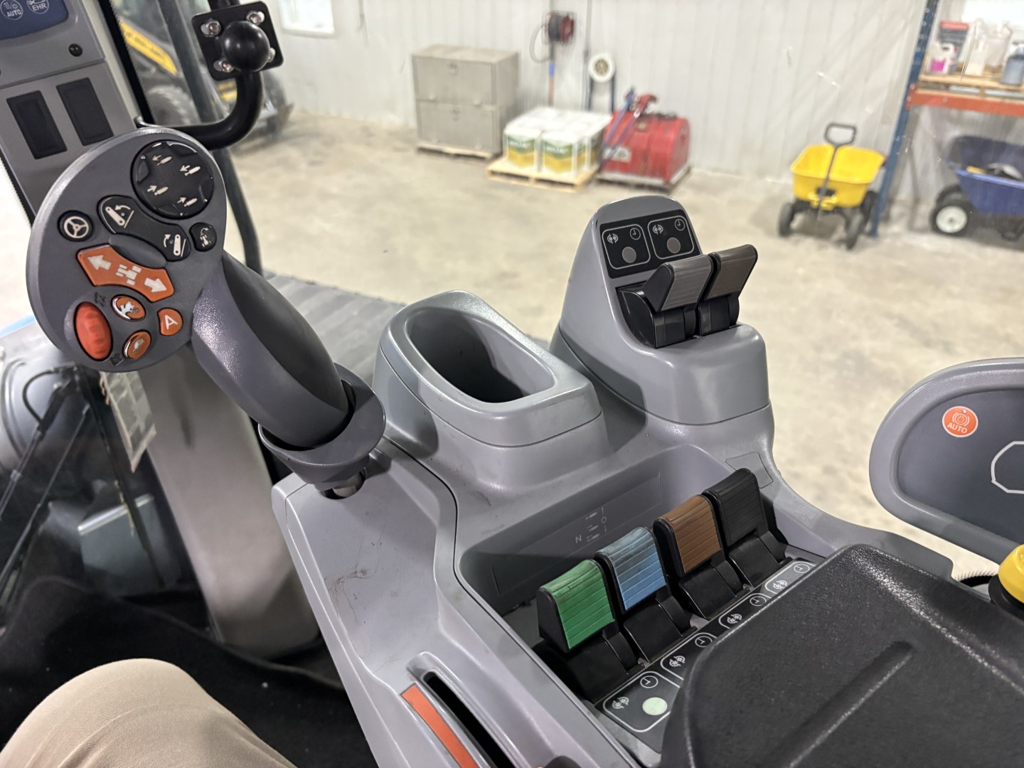 2017 New Holland T9.645 Tractor Rubber Track