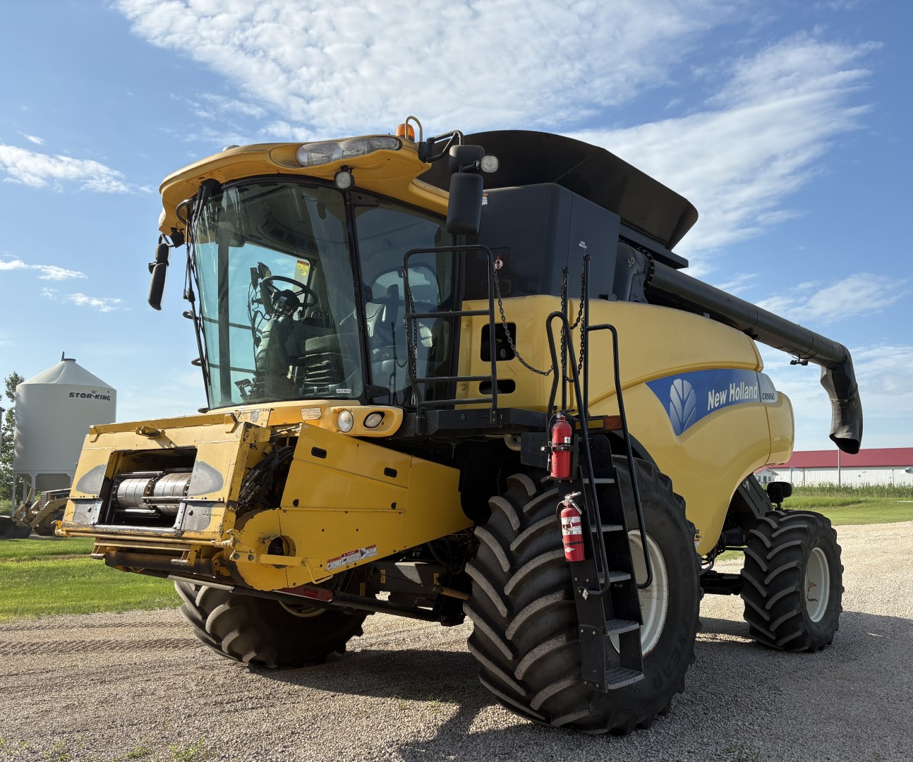 2007 New Holland CR9060 Combine