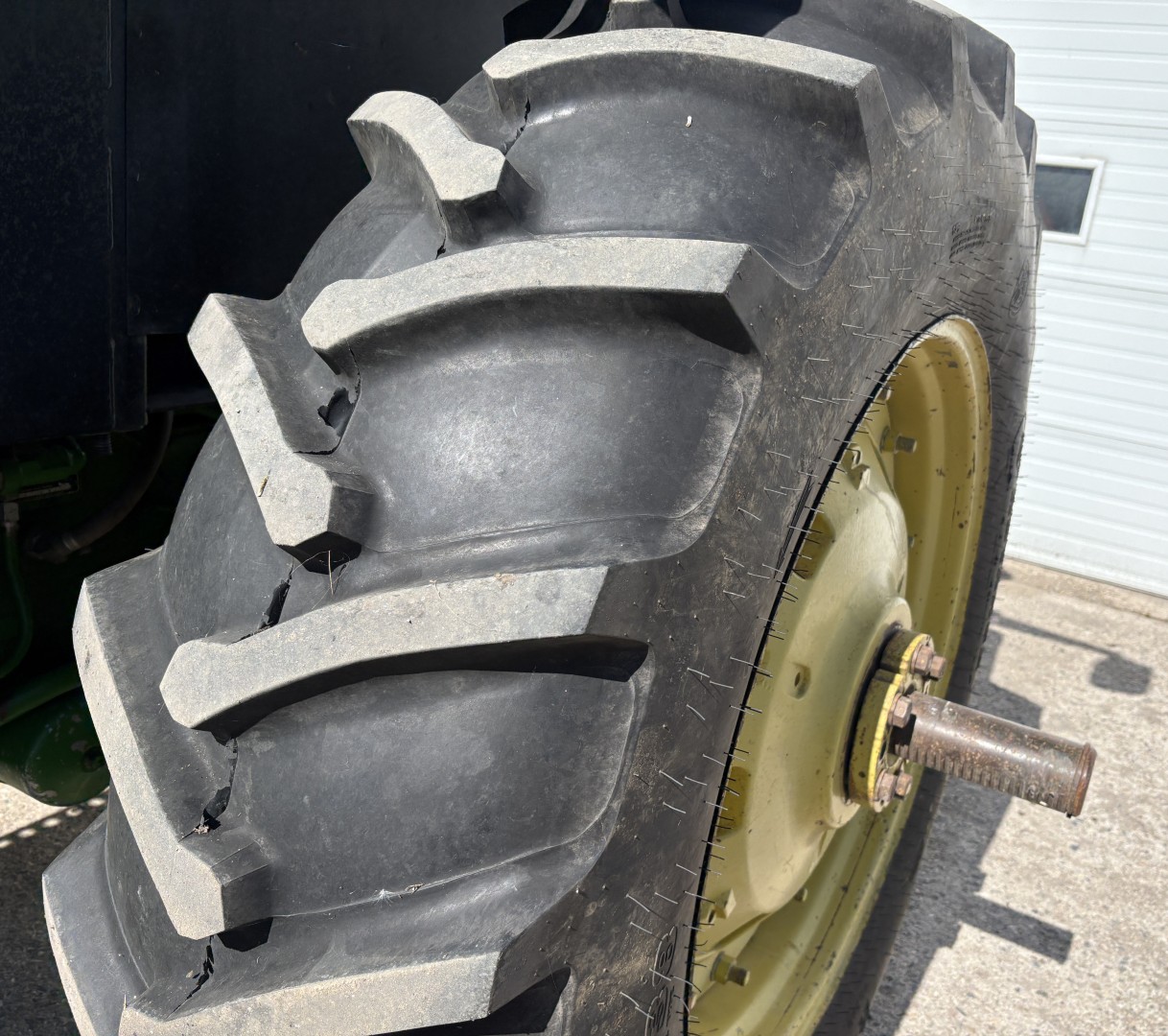 1990 John Deere 4055 Tractor