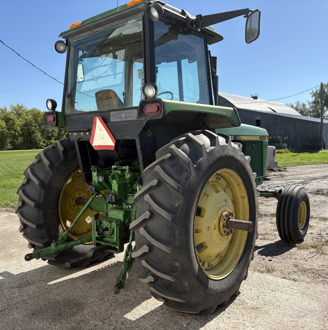 1990 John Deere 4055 Tractor