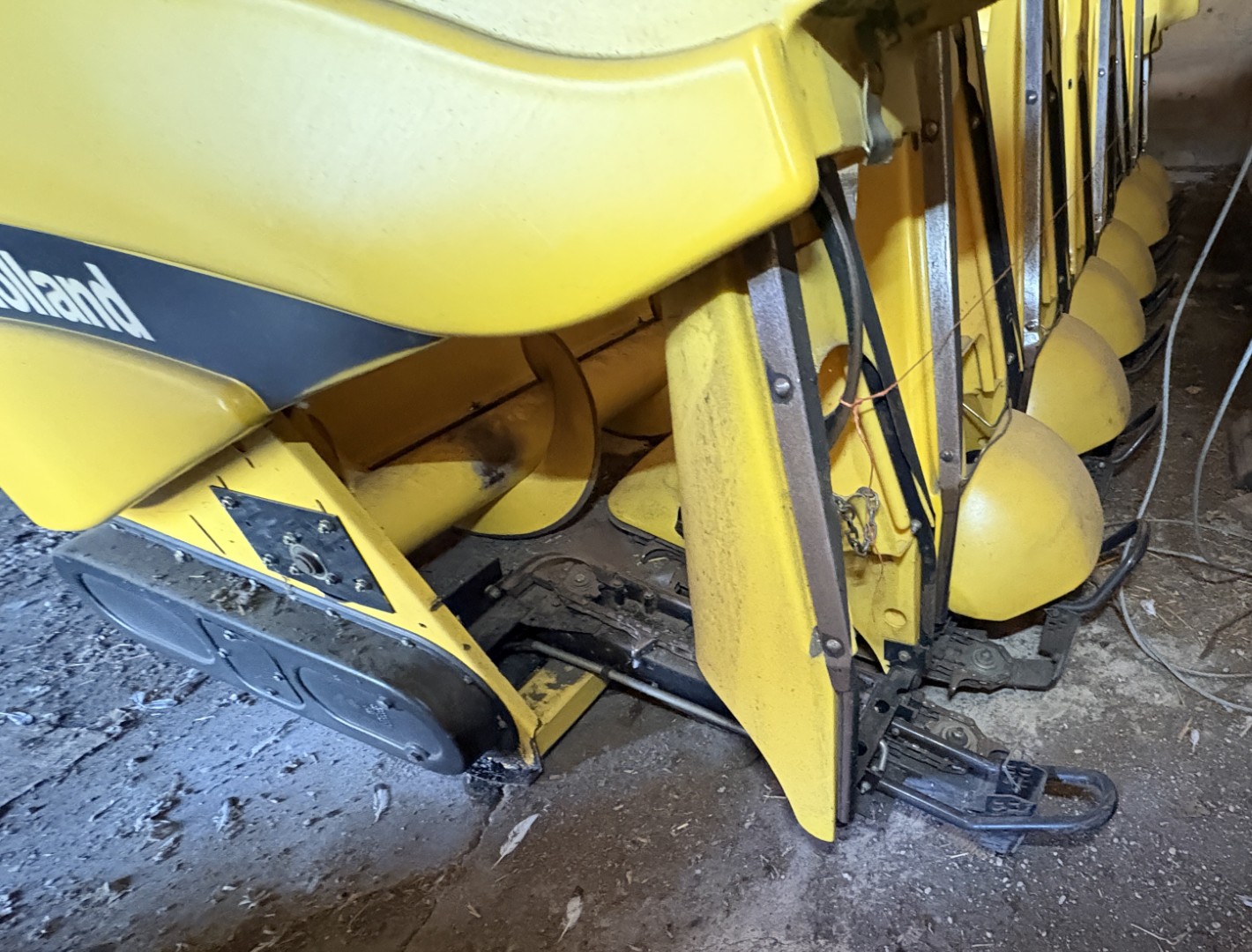 2003 New Holland 98C-8R Header Corn Head