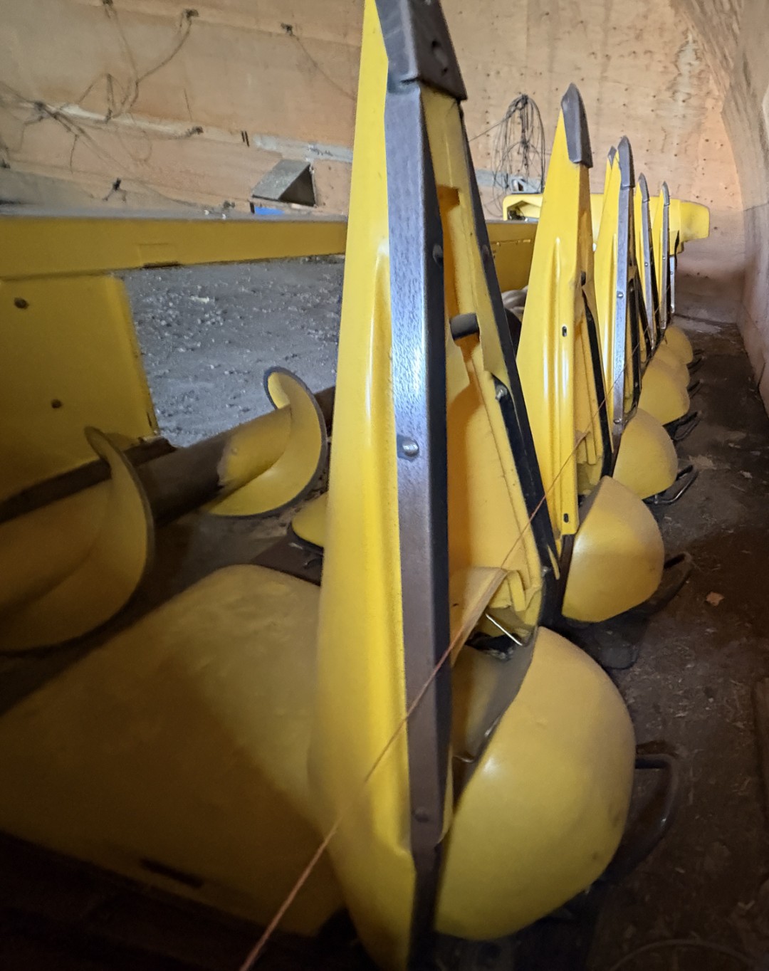 2003 New Holland 98C-8R Header Corn Head