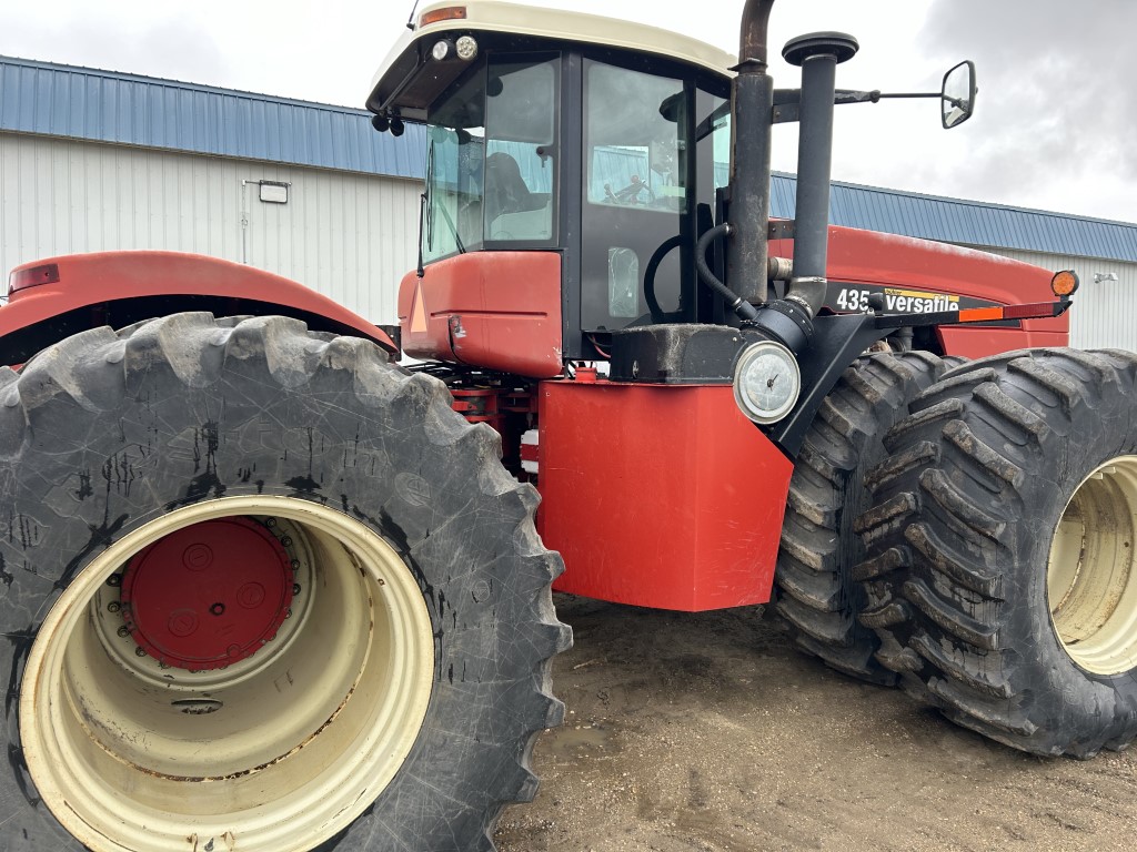 2006 Versatile 435 Tractor 4WD