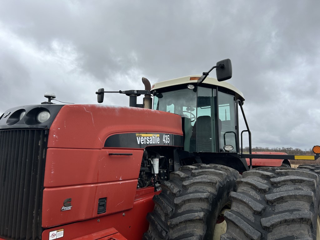 2006 Versatile 435 Tractor 4WD