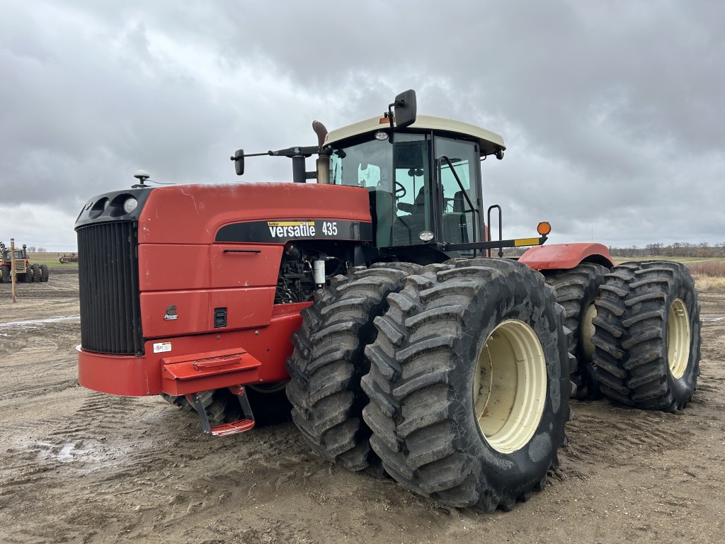 2006 Versatile 435 Tractor 4WD